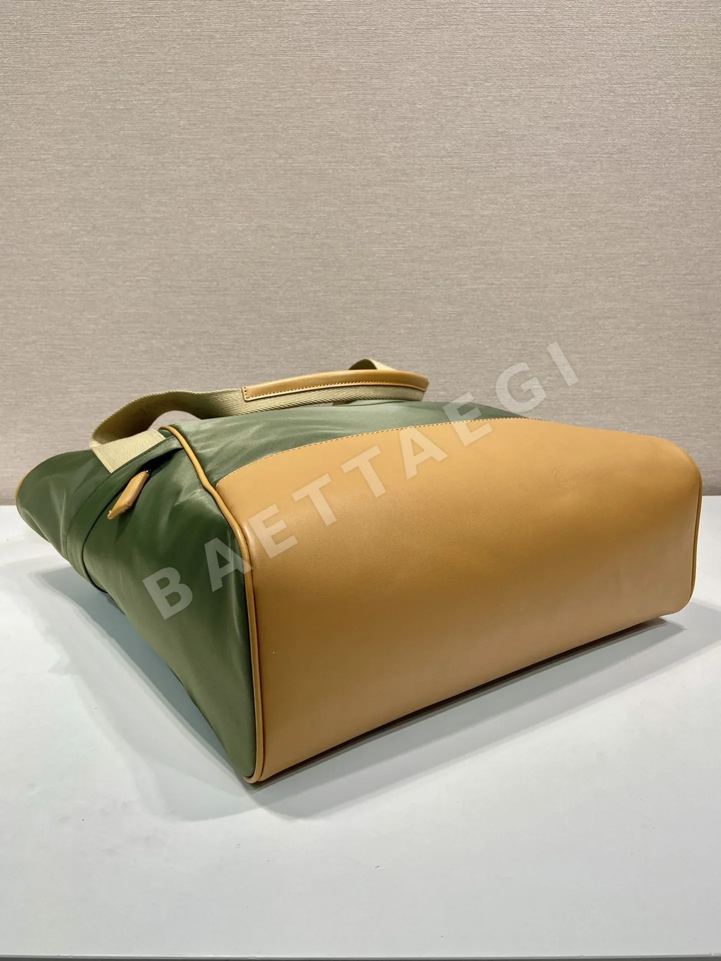 프라다 꼬임 손잡이 토트백 Re-Nylon 가방 2VG119 상세 이미지 6