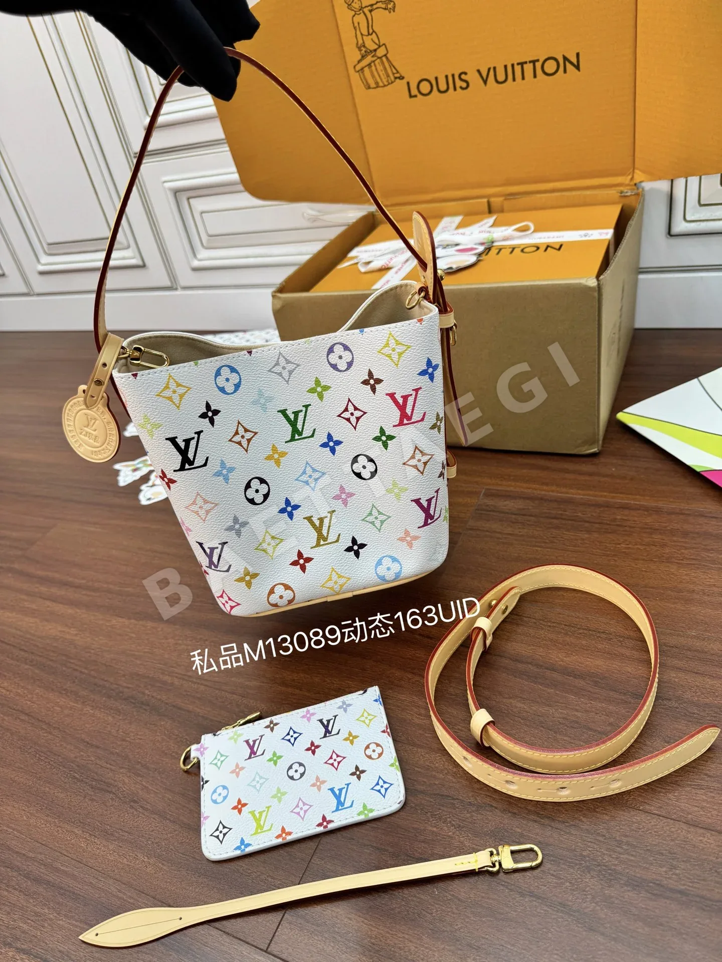루이비통 M13089 가방 상세 이미지 2