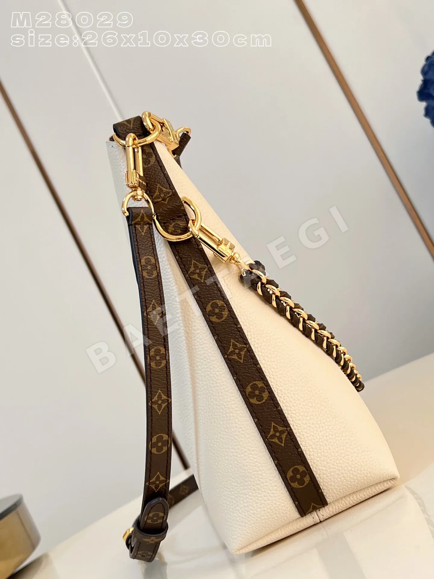 루이비통 M28029 화이트 핸드백 상세 이미지 3