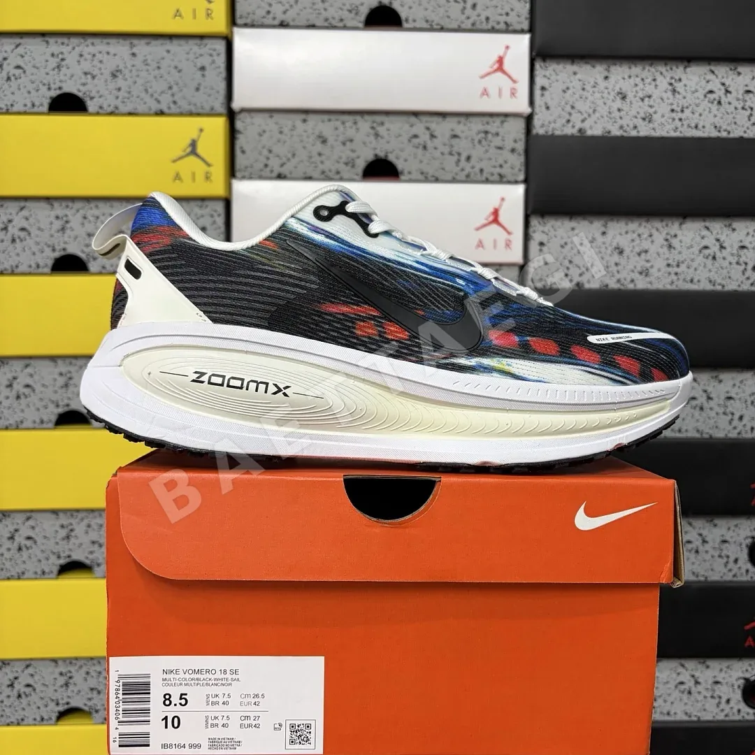 나이키 [GT] 보메로 18 SE IB8164-999 201792 Nike Vomero 18 SE Light Trails