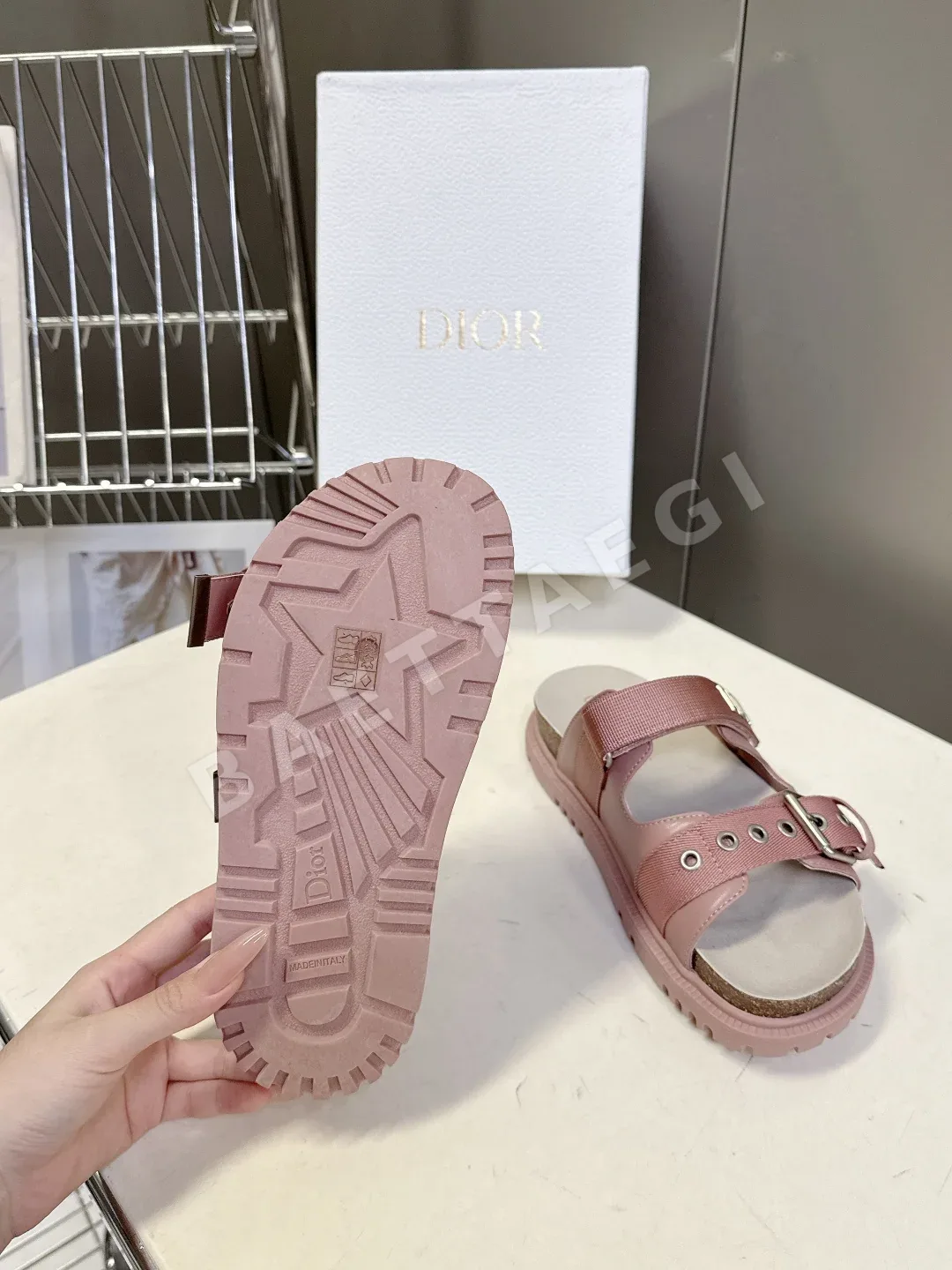 디올 더블 버클 플랫폼 샌들 상세 이미지 9