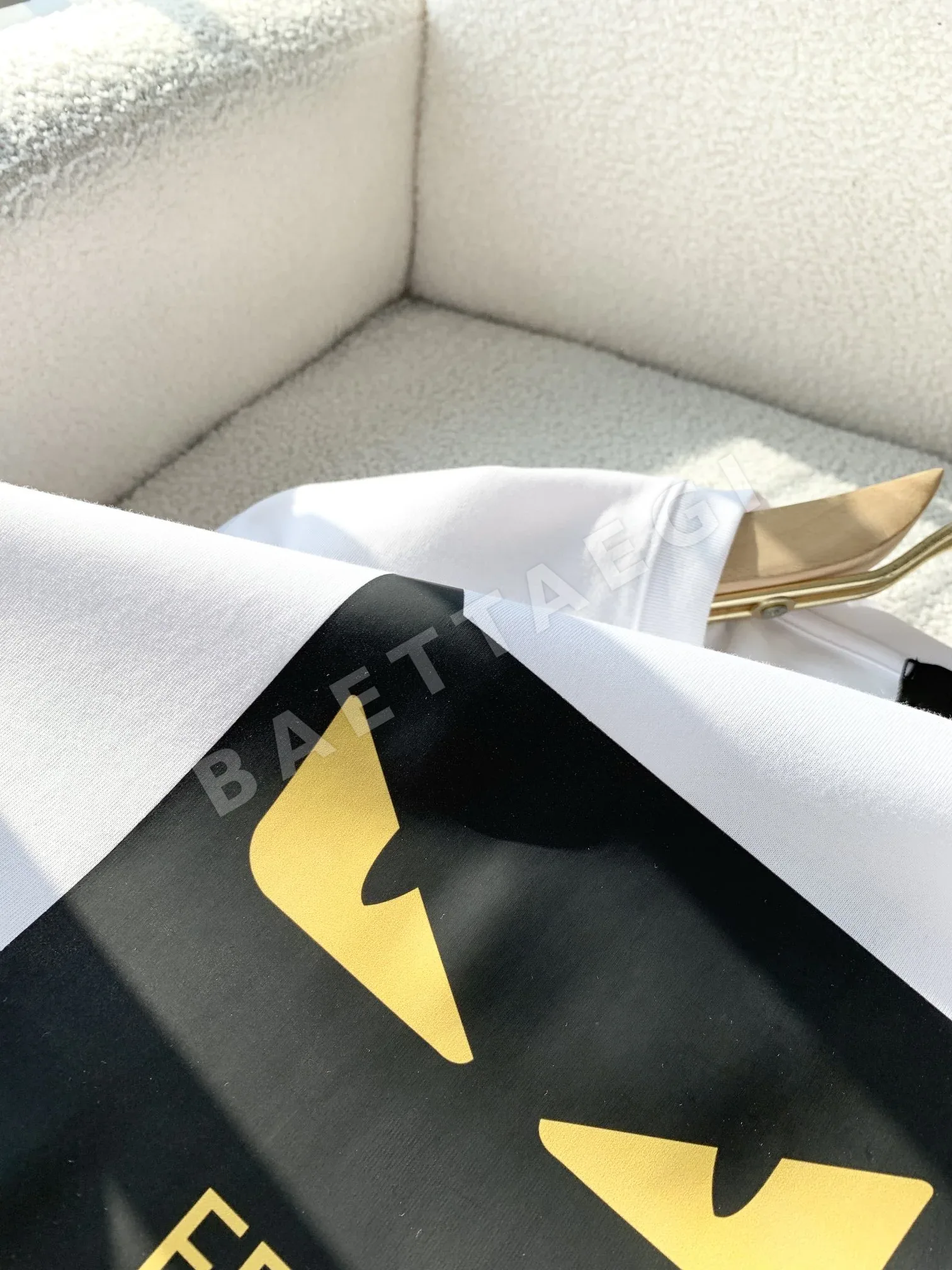 펜디 클래식 로고 크루넥 반팔 티셔츠 상세 이미지 7
