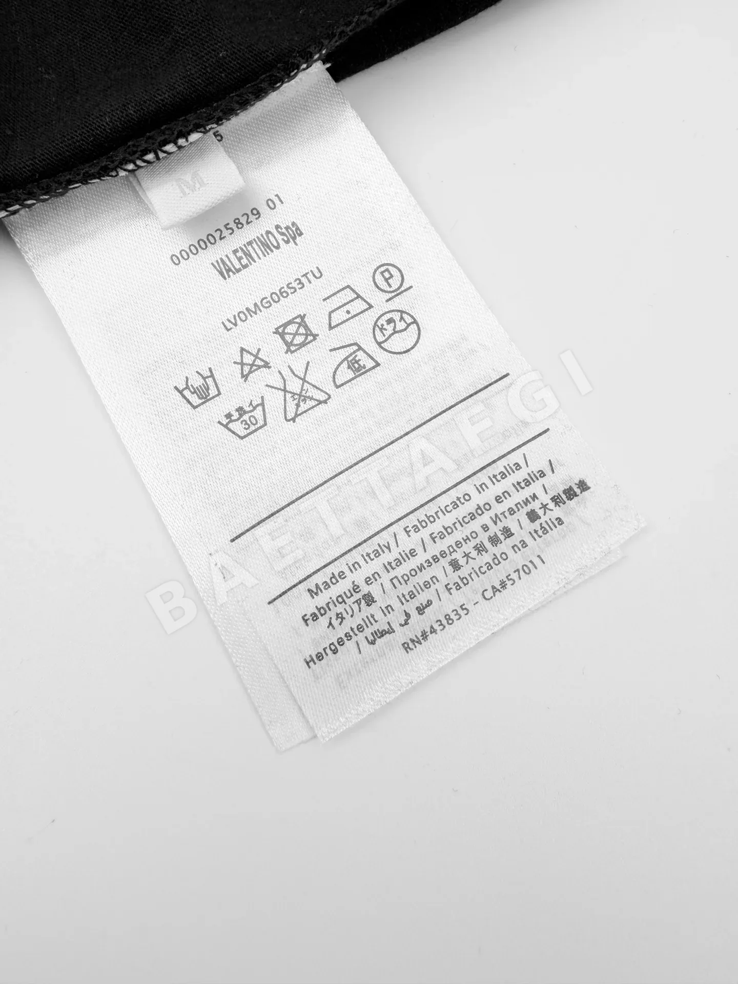 발렌티노 남성 자수 로고 반팔 티셔츠 상세 이미지 9