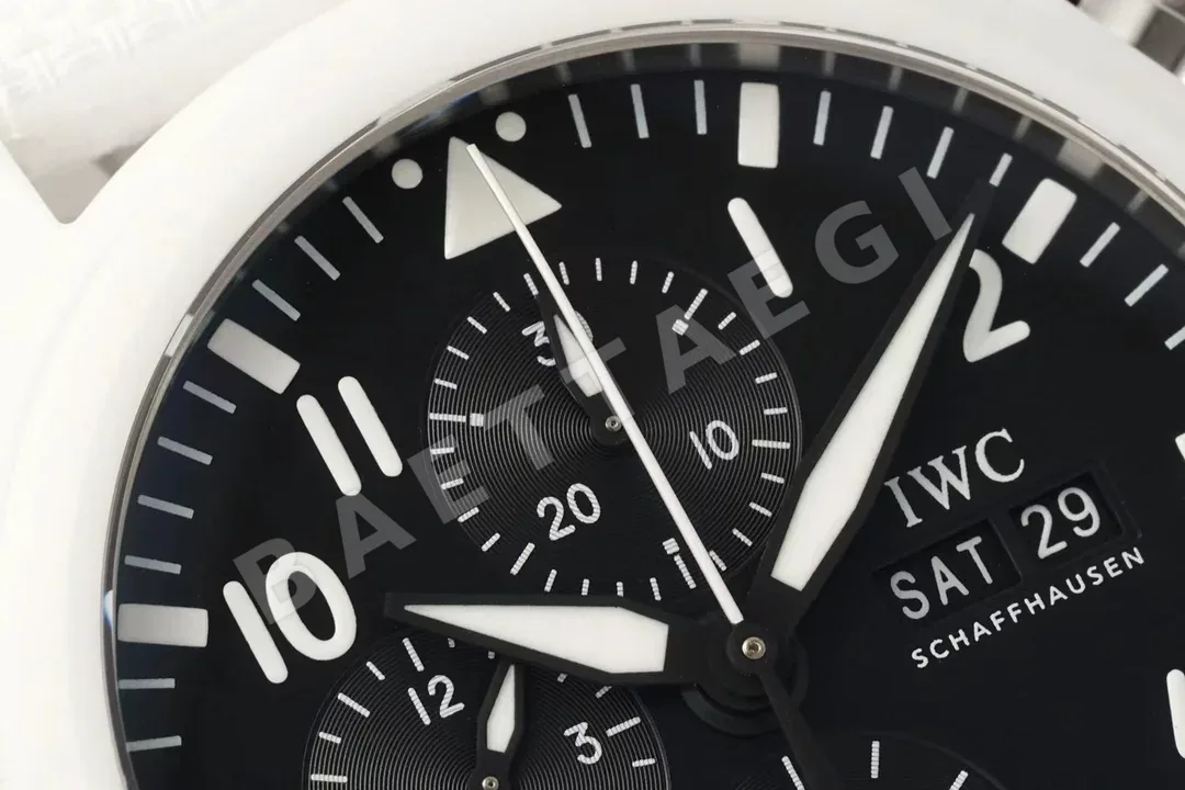 IWC 파일럿 탑건 레이크 타호 화이트 세라믹 시계 상세 이미지 4