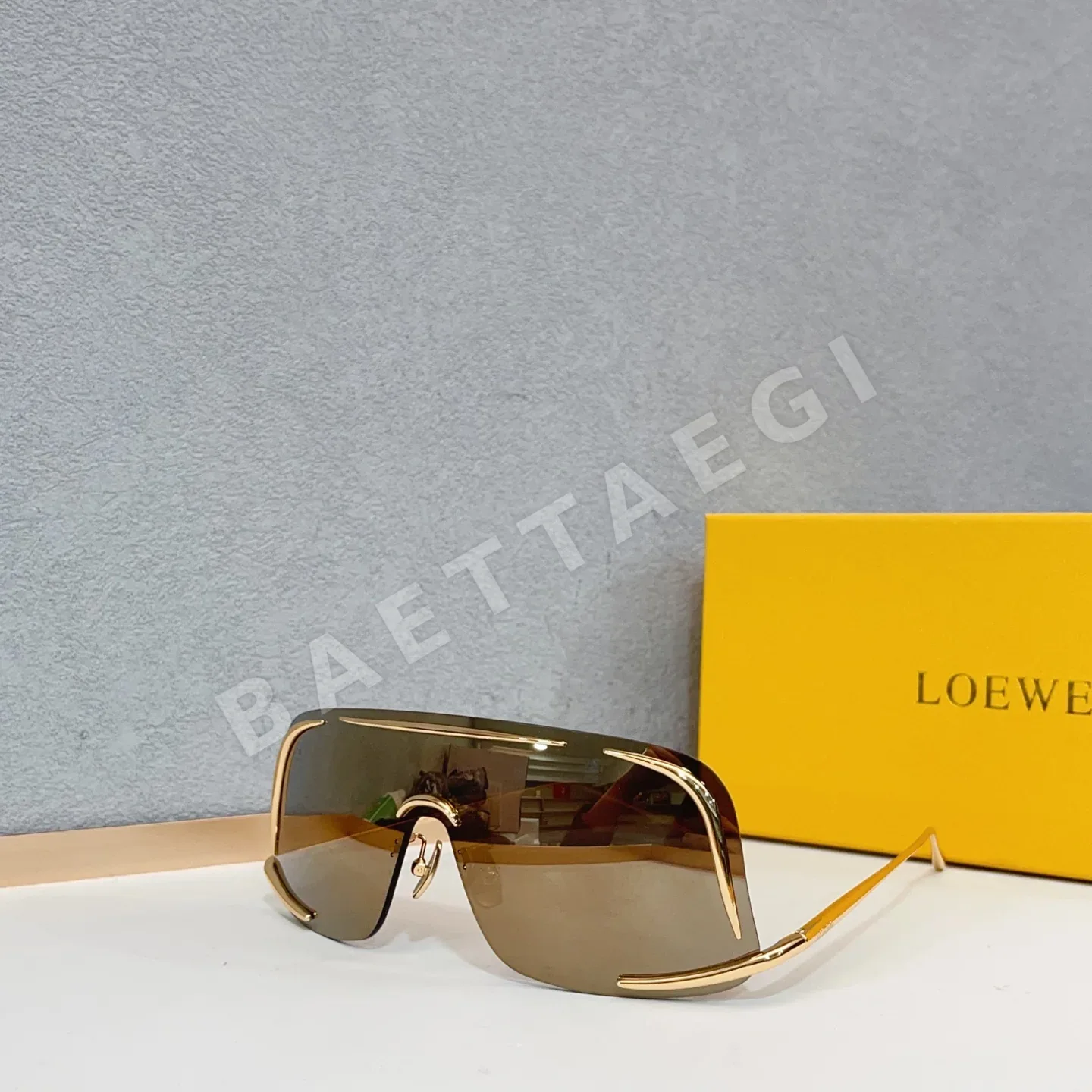 로에베 LW40193 U 선글라스 상세 이미지 4