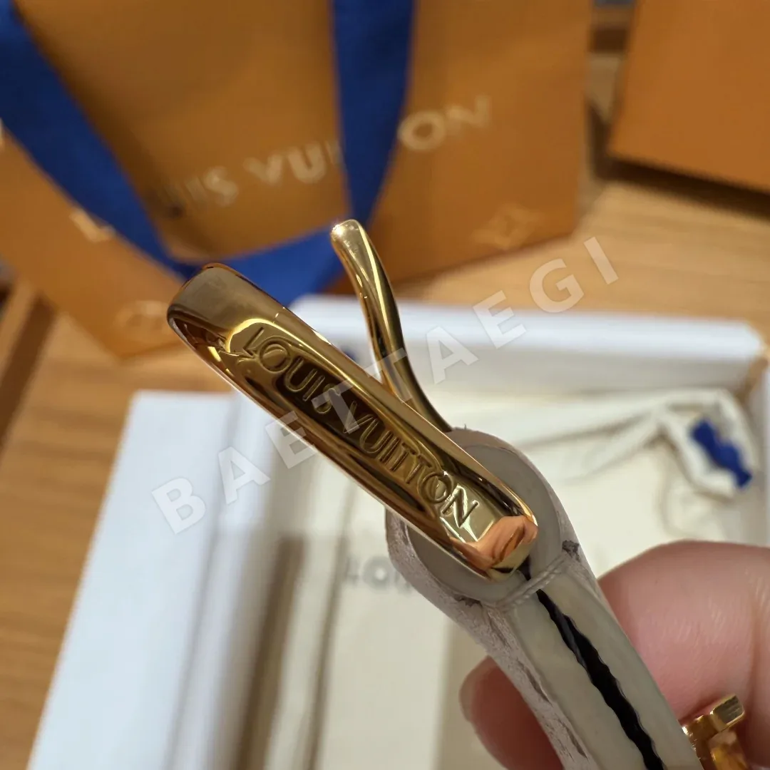 루이비통 마키즈 컷 핀 버클 가죽 벨트 상세 이미지 9