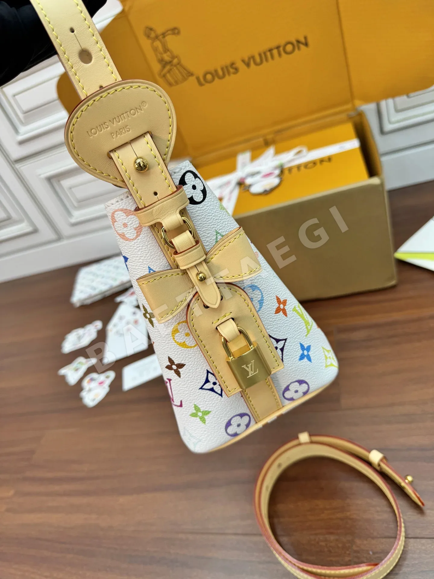 루이비통 M13089 가방 상세 이미지 4