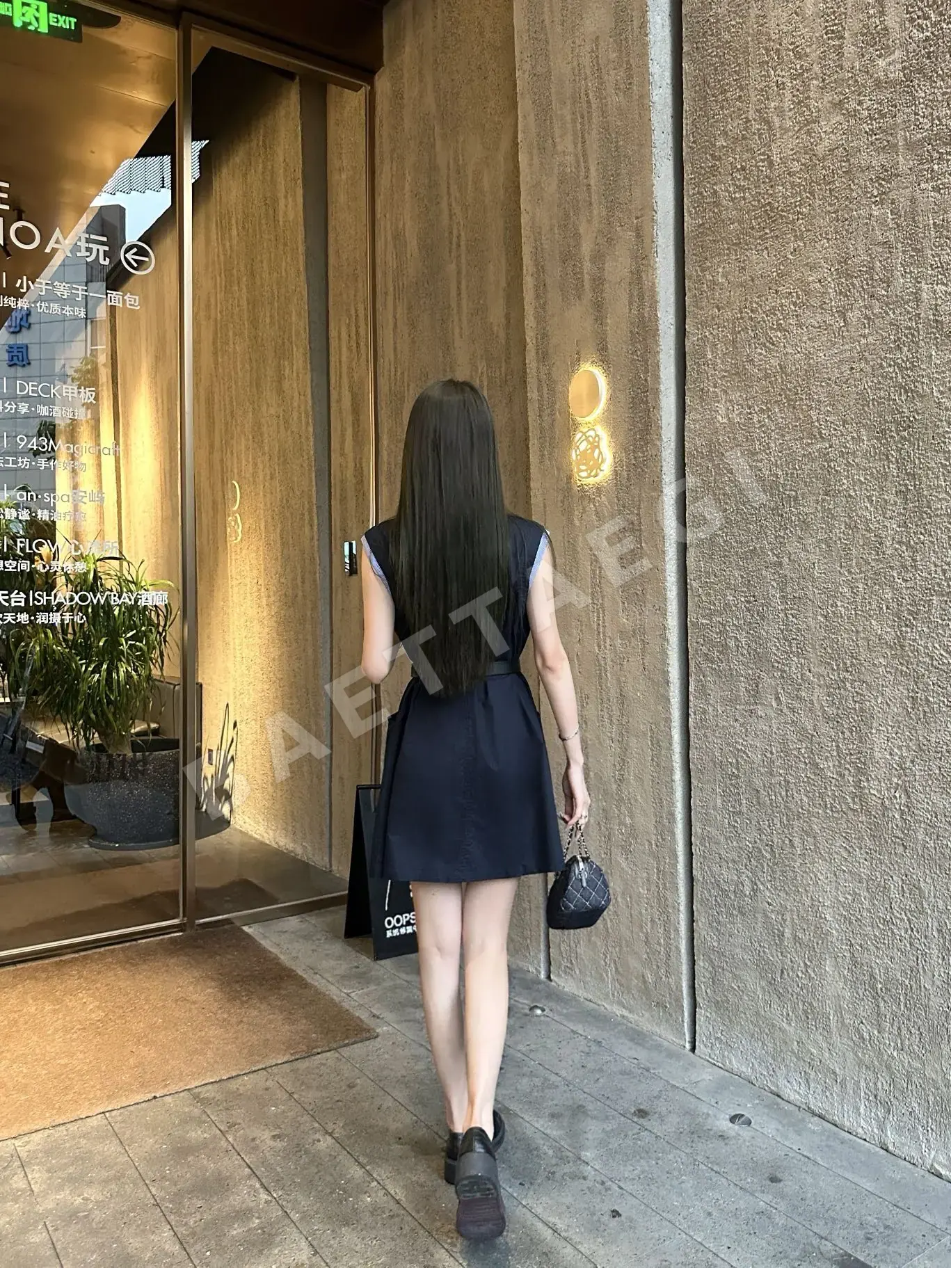 미우미우 블루 체크 패턴 패치워크 노슬리브 원피스 상세 이미지 8