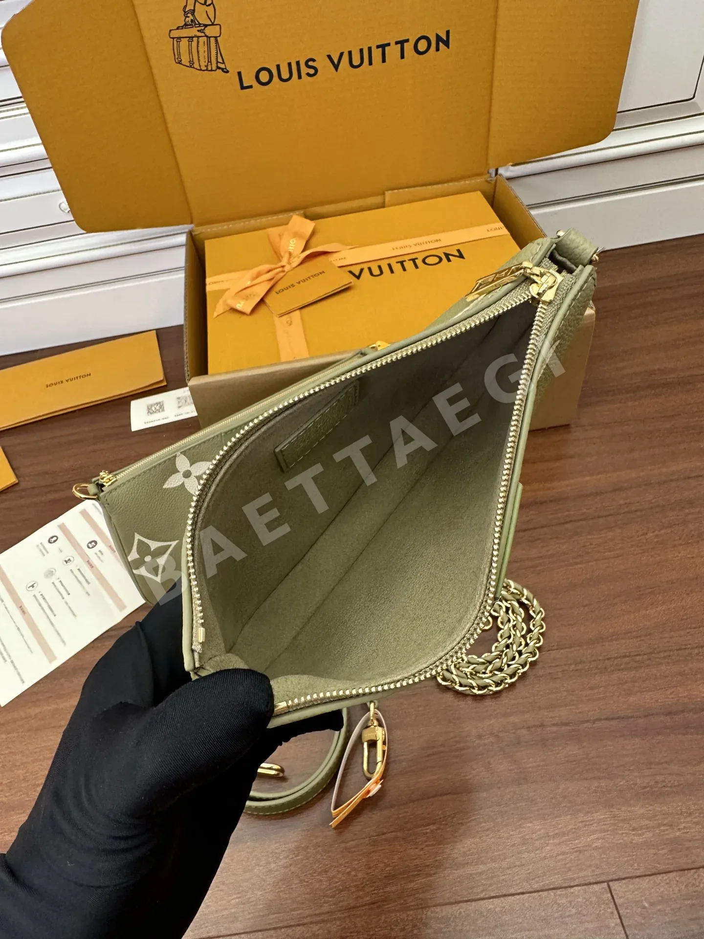 루이비통 M22670 가방 상세 이미지 7