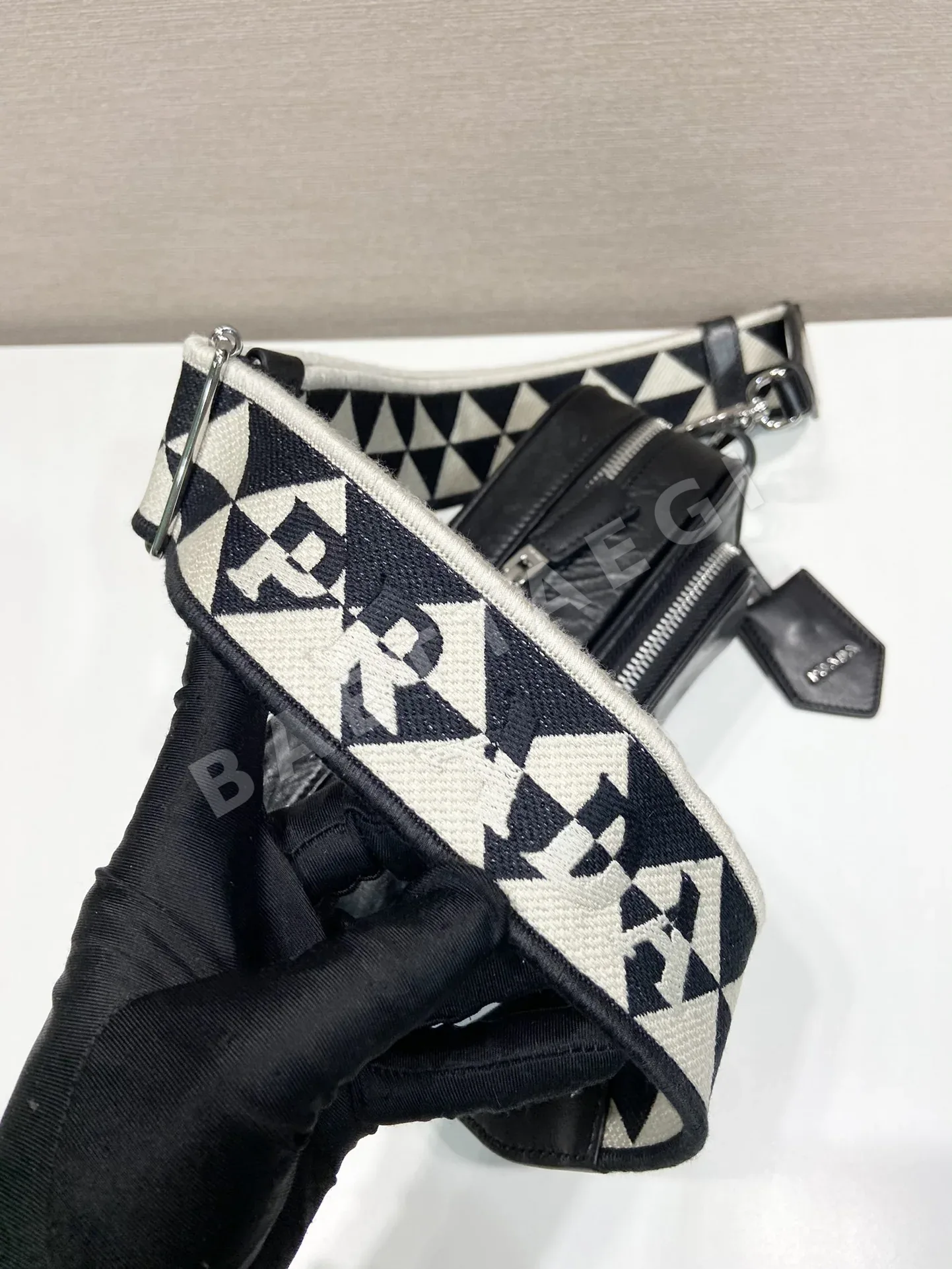 프라다 램스킨 스트랩 보스턴 가방 1BH198 상세 이미지 4