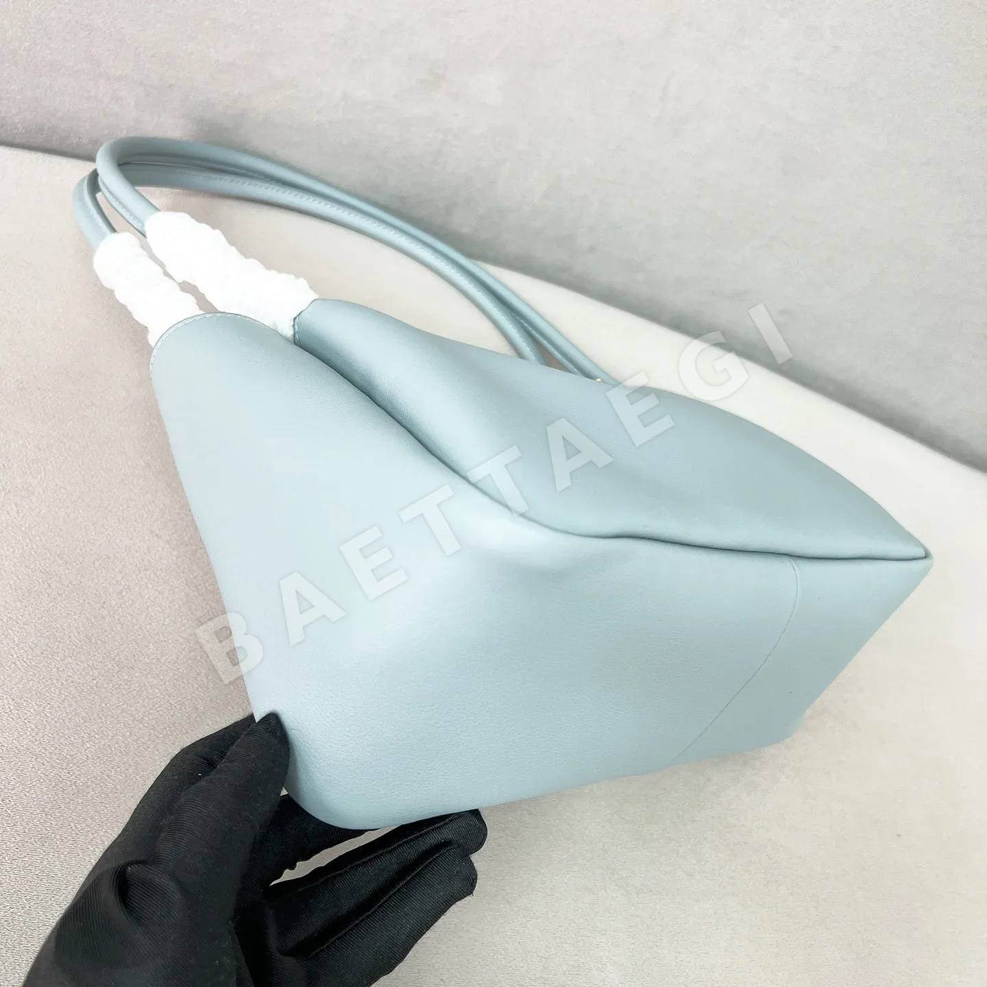 프라다 소프트그레인 호보 가방 1BA444 상세 이미지 7