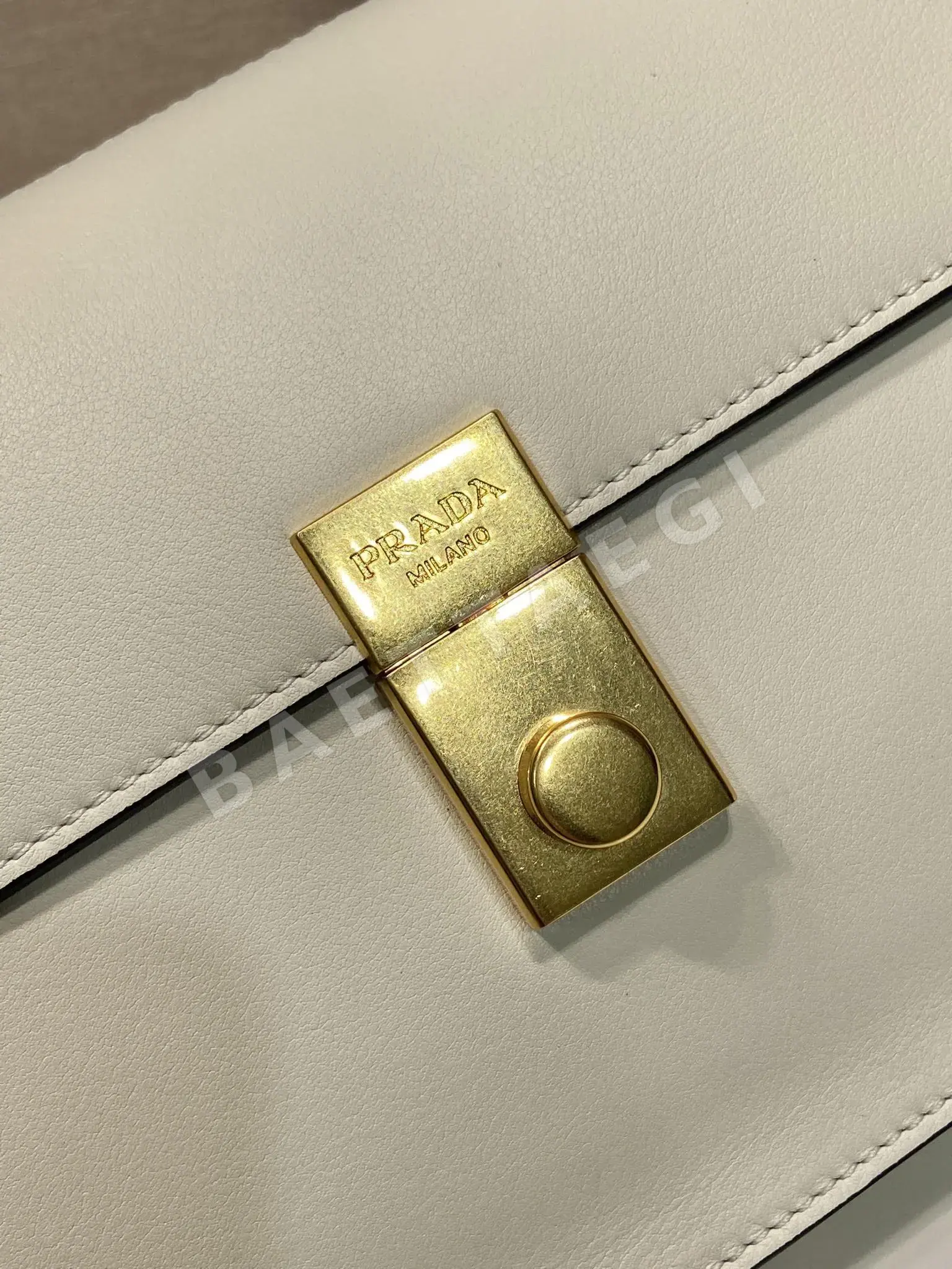 프라다 카프스킨 숄더백 1BN023 상세 이미지 7