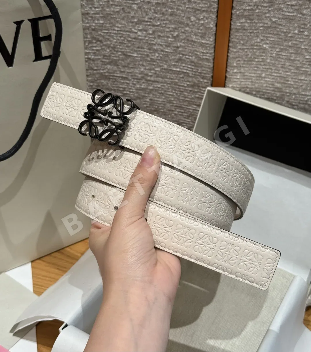 로에베 아나그램 메탈 버클 리버시블 송아지가죽 벨트 상세 이미지 4