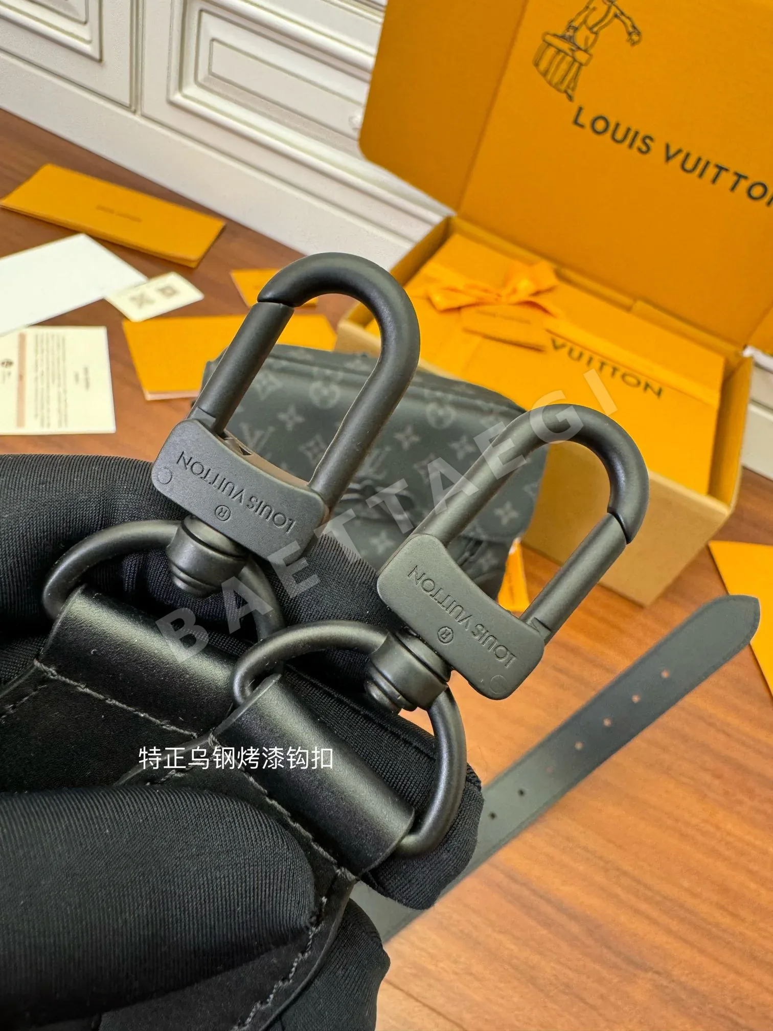 루이비통 M46795 가죽 가방 상세 이미지 2