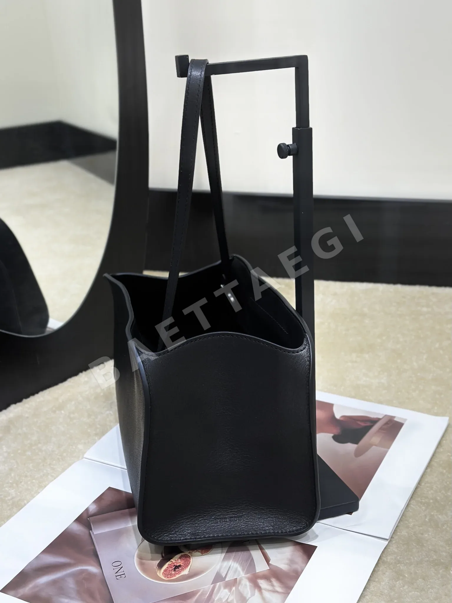 더로우 가방 상세 이미지 3