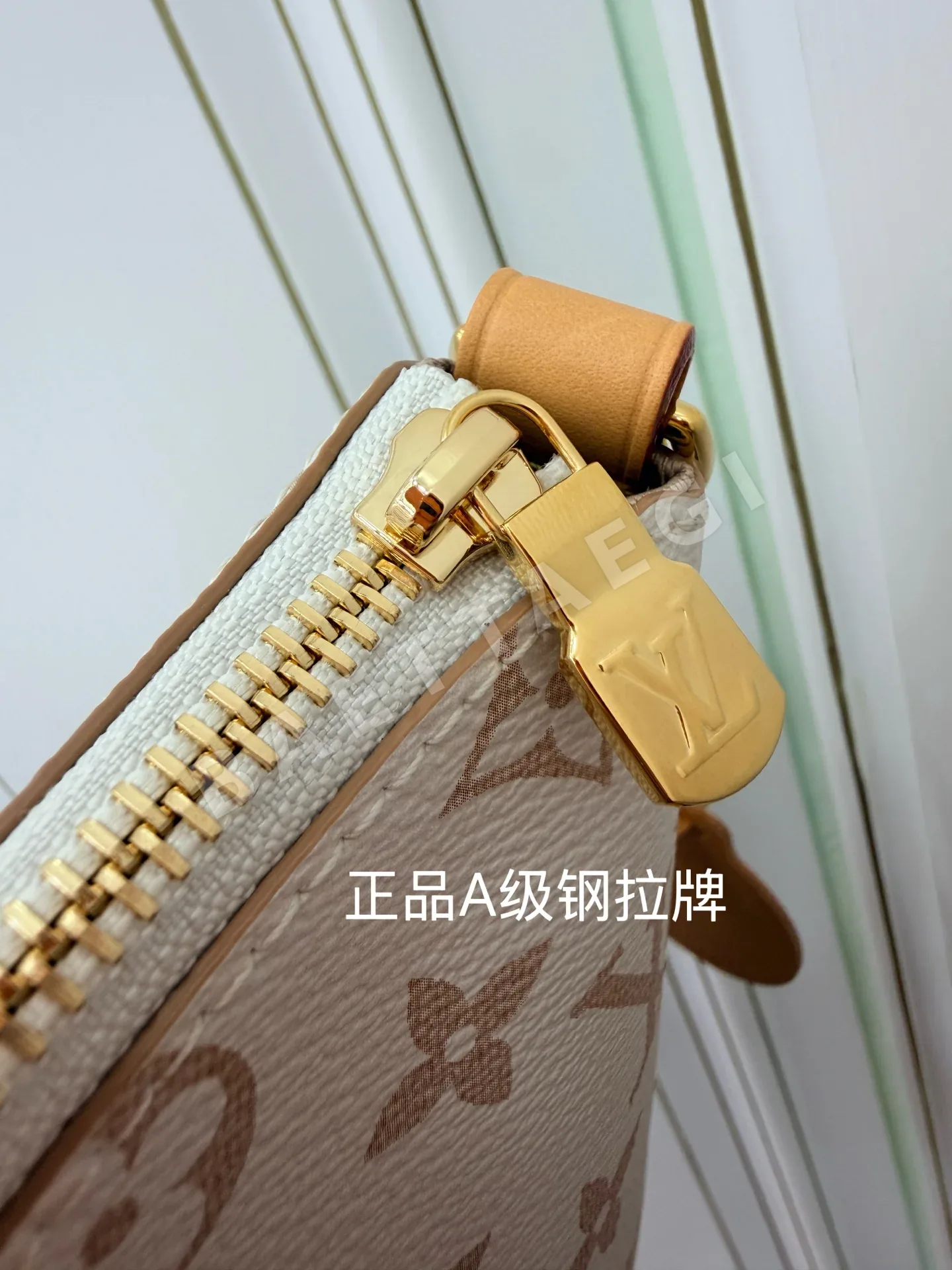 루이비통 다이아몬드 패턴 가죽 가방 상세 이미지 4