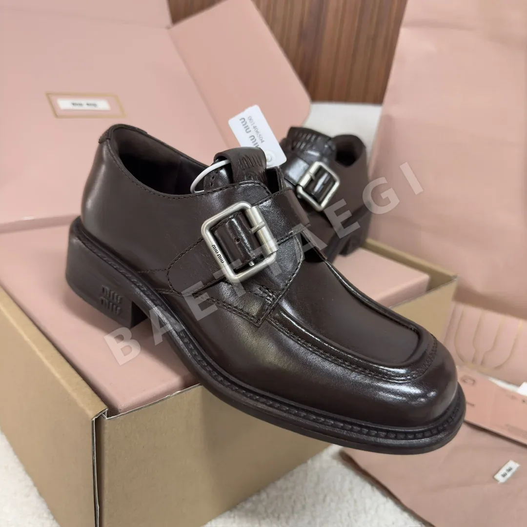 미우미우 버클 브로그 로퍼 상세 이미지 6