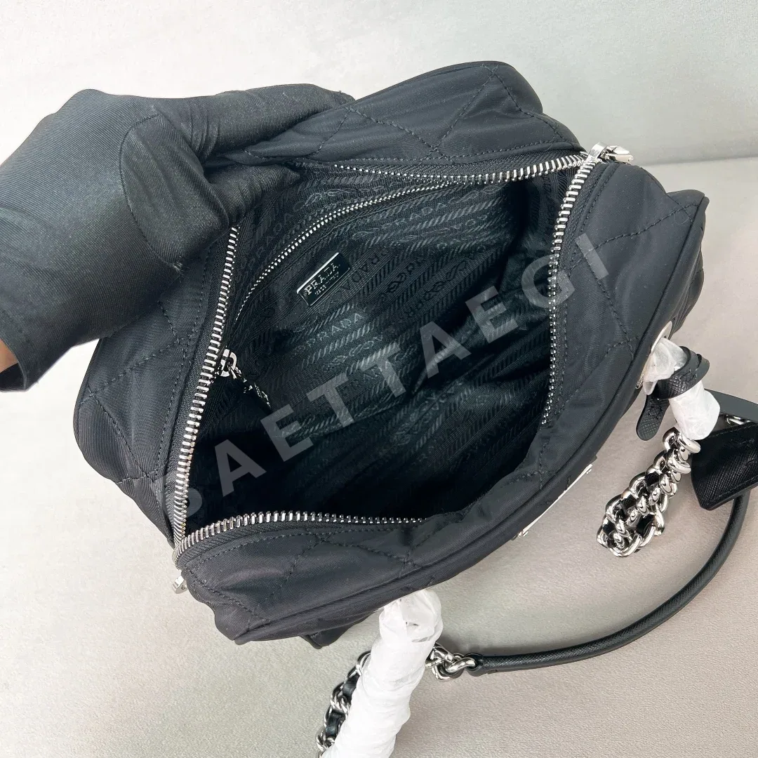 프라다 블랙 퀼팅 체인 숄더백 상세 이미지 9