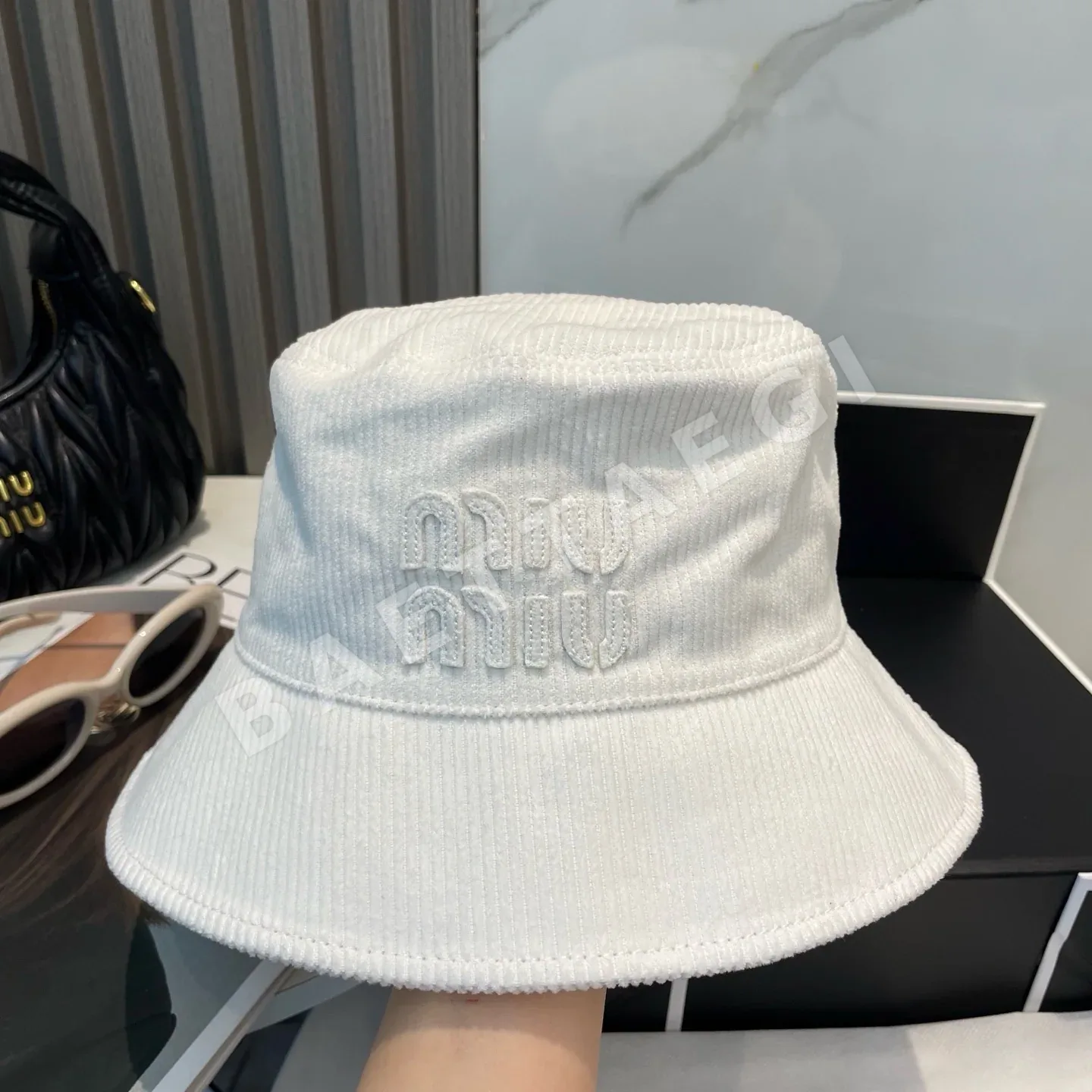 미우미우 코듀로이 피셔맨 캡 81325