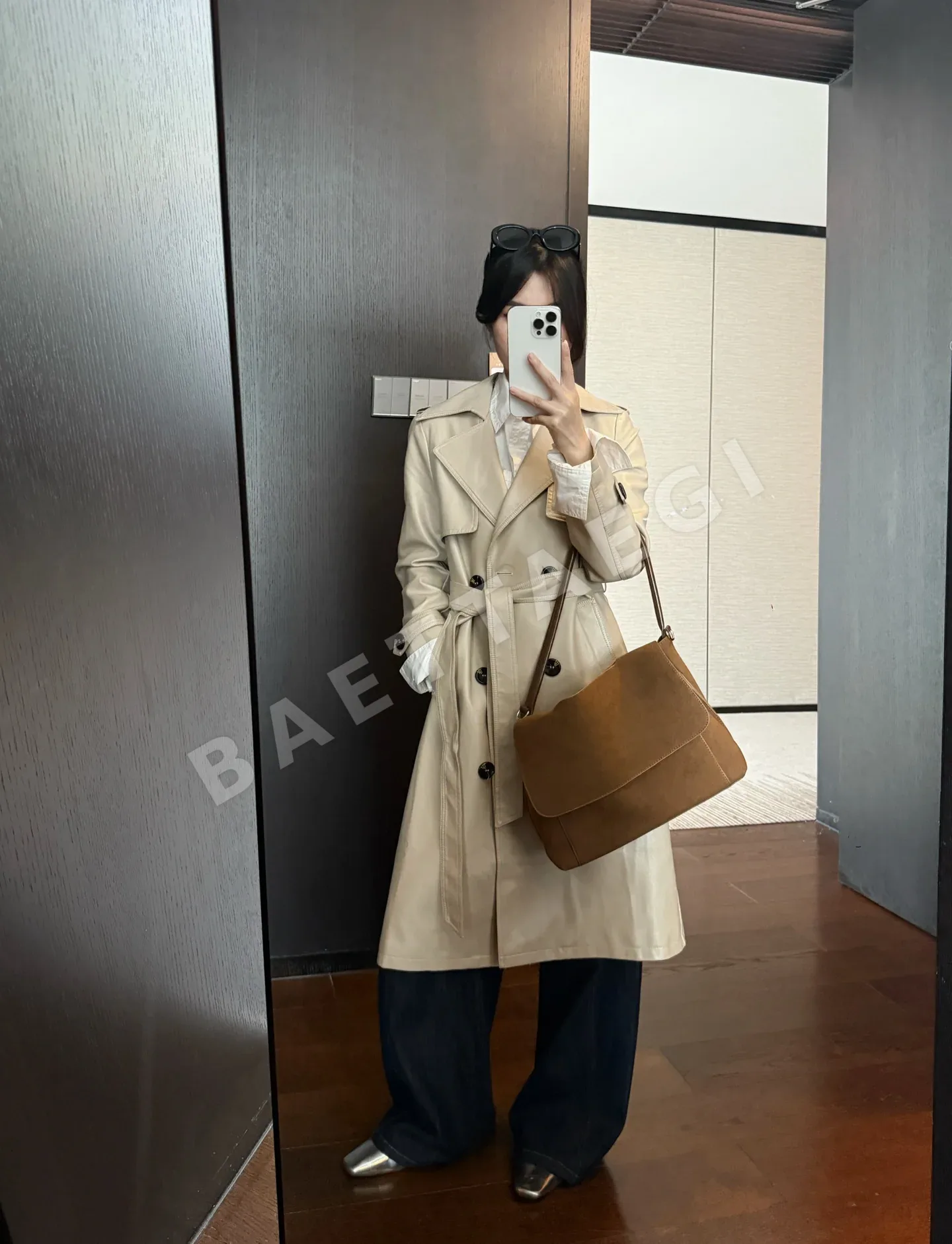 버버리 켄징턴 가죽 트렌치코트 여성 자켓 상세 이미지 2