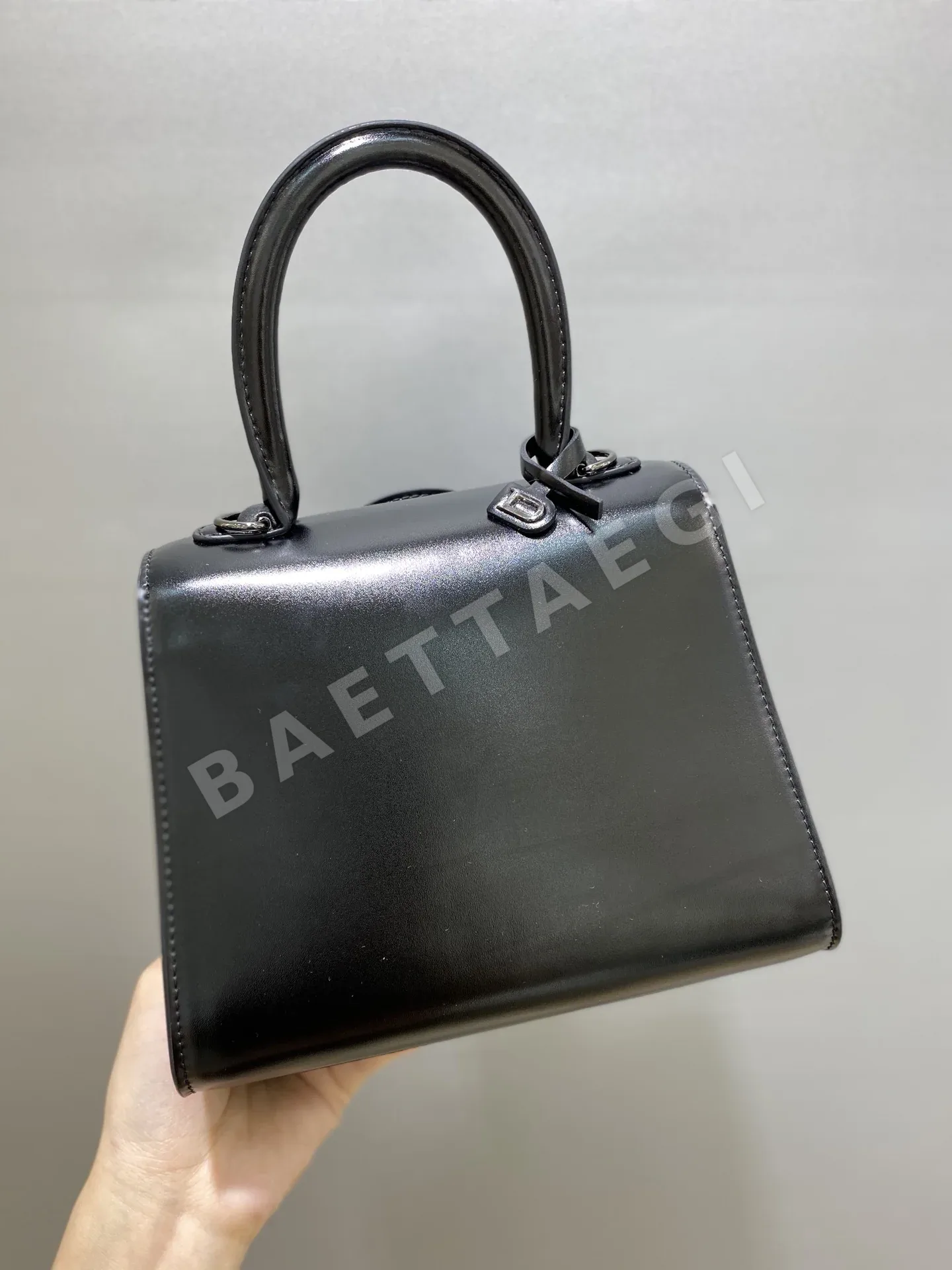델보 브릴리언트 블랙 미니 레터백 가방 상세 이미지 3