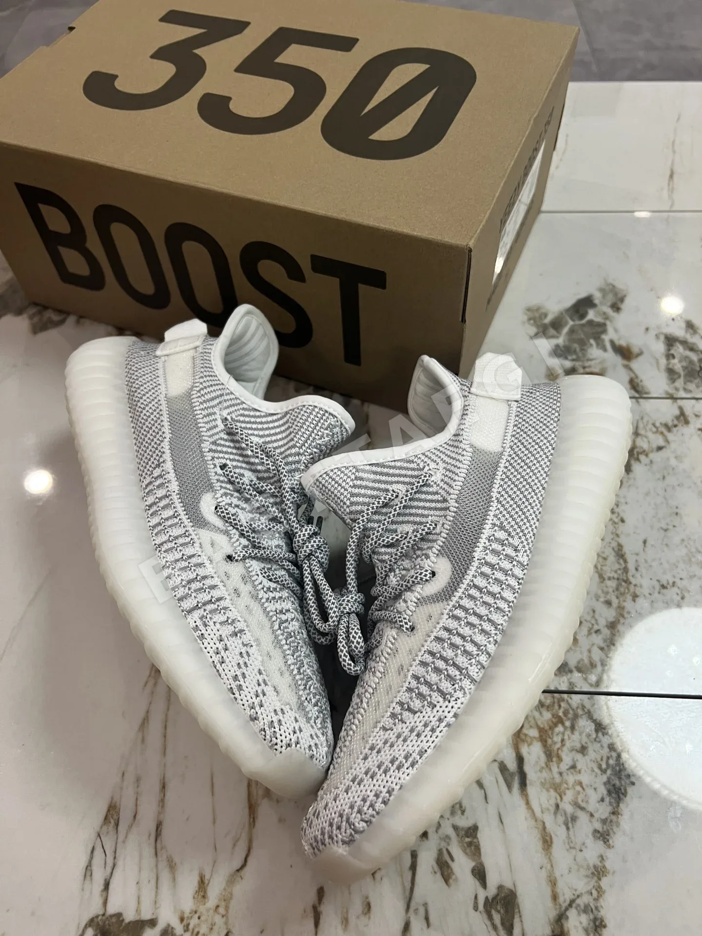 아디다스 YEEZY350 스니커즈 상세 이미지 2