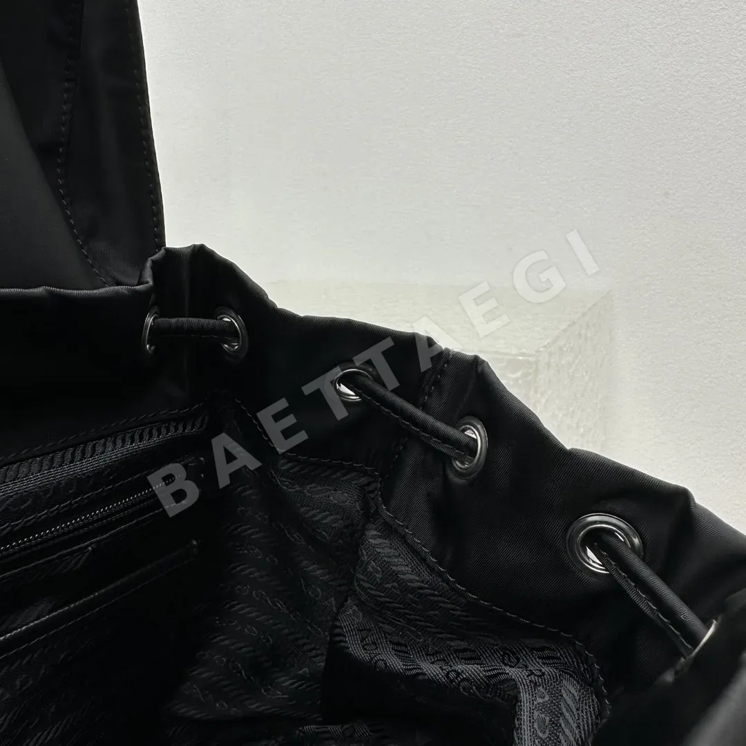 프라다 파라슈트 나일론 백팩 상세 이미지 5