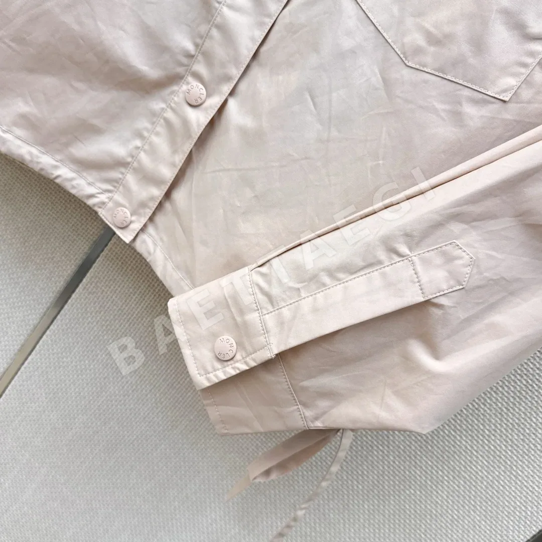 몽클레르 로고 자수 피터팬 카라 여성 셔츠 상세 이미지 7