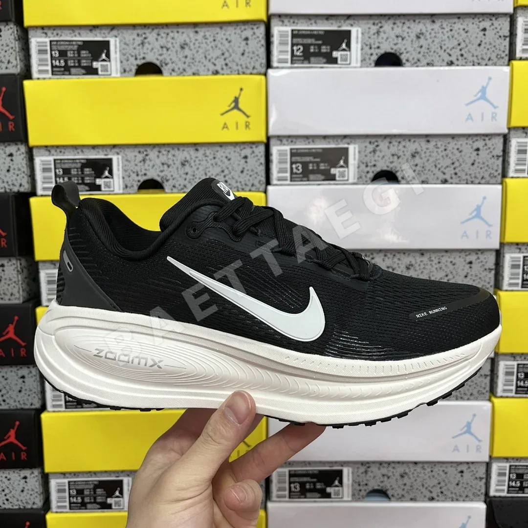 나이키 줌 보메로 18 HM6803-007 201096 Nike Zoom Vomero 18 상세 이미지 4