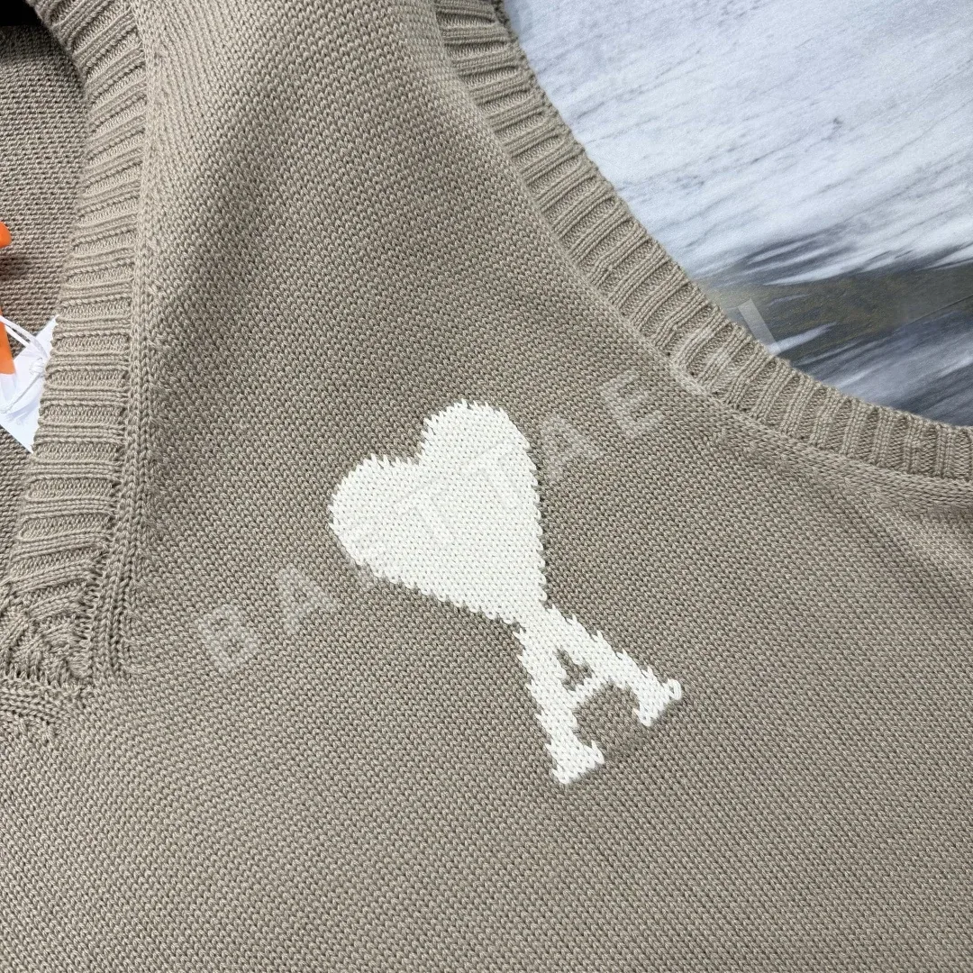 아미 하트 자수 V넥 울 코튼 니트 베스트 상세 이미지 8