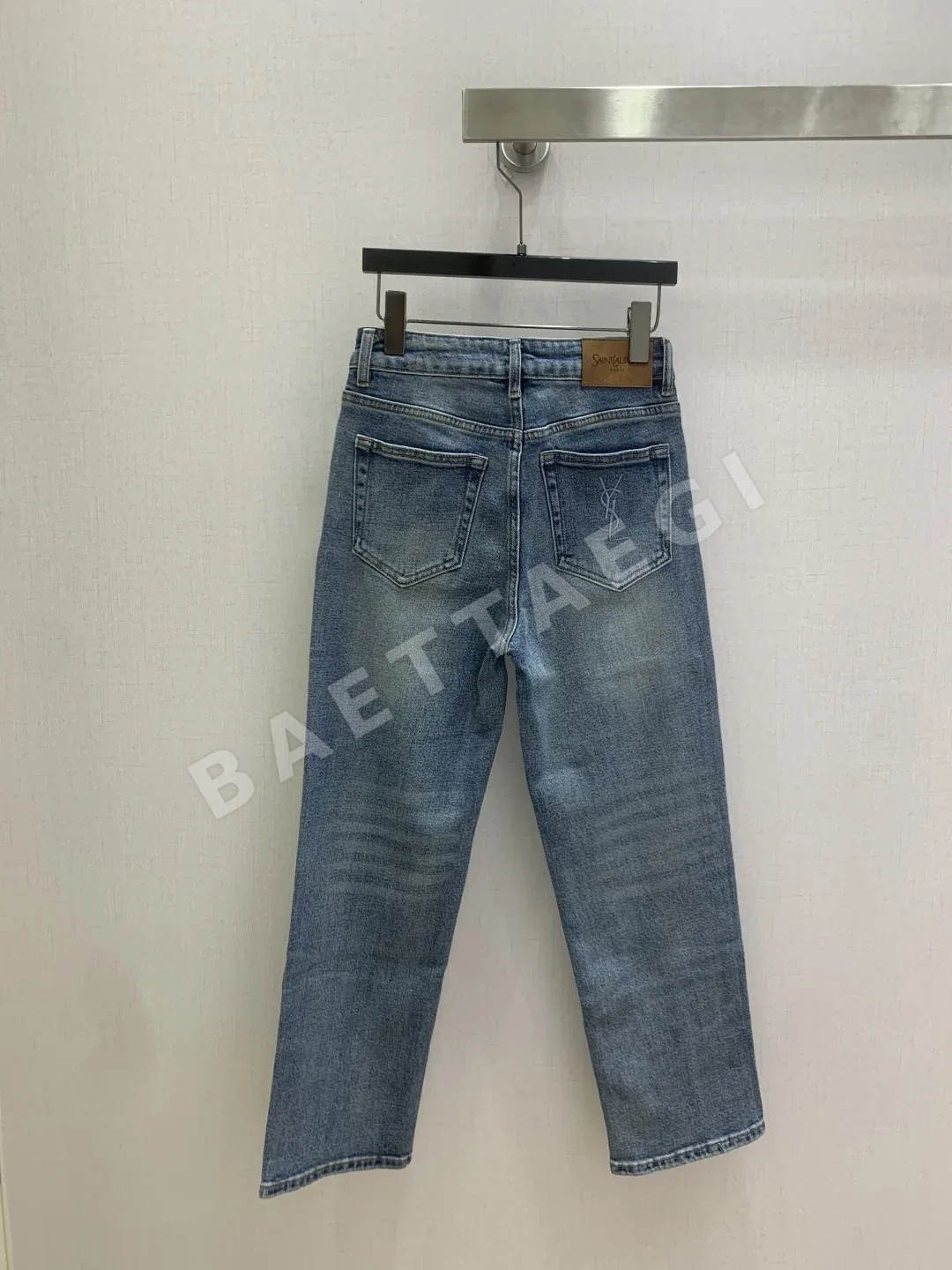 생로랑 로고 자수 백 포켓 크롭 진 바지 상세 이미지 9