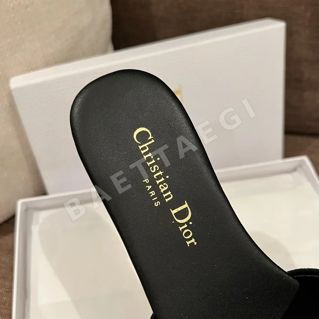 디올 Dway 여성 블랙 자수 플랫 샌들 상세 이미지 8