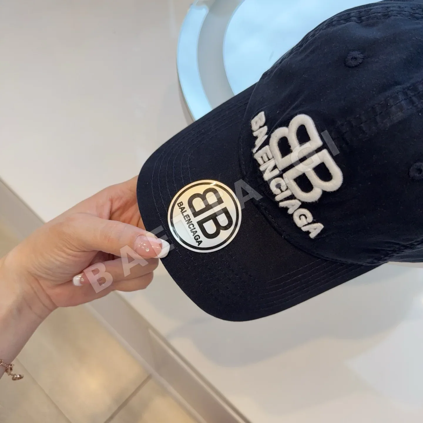 발렌시아가 워시드 코튼 자수 피셔맨 햇 상세 이미지 3