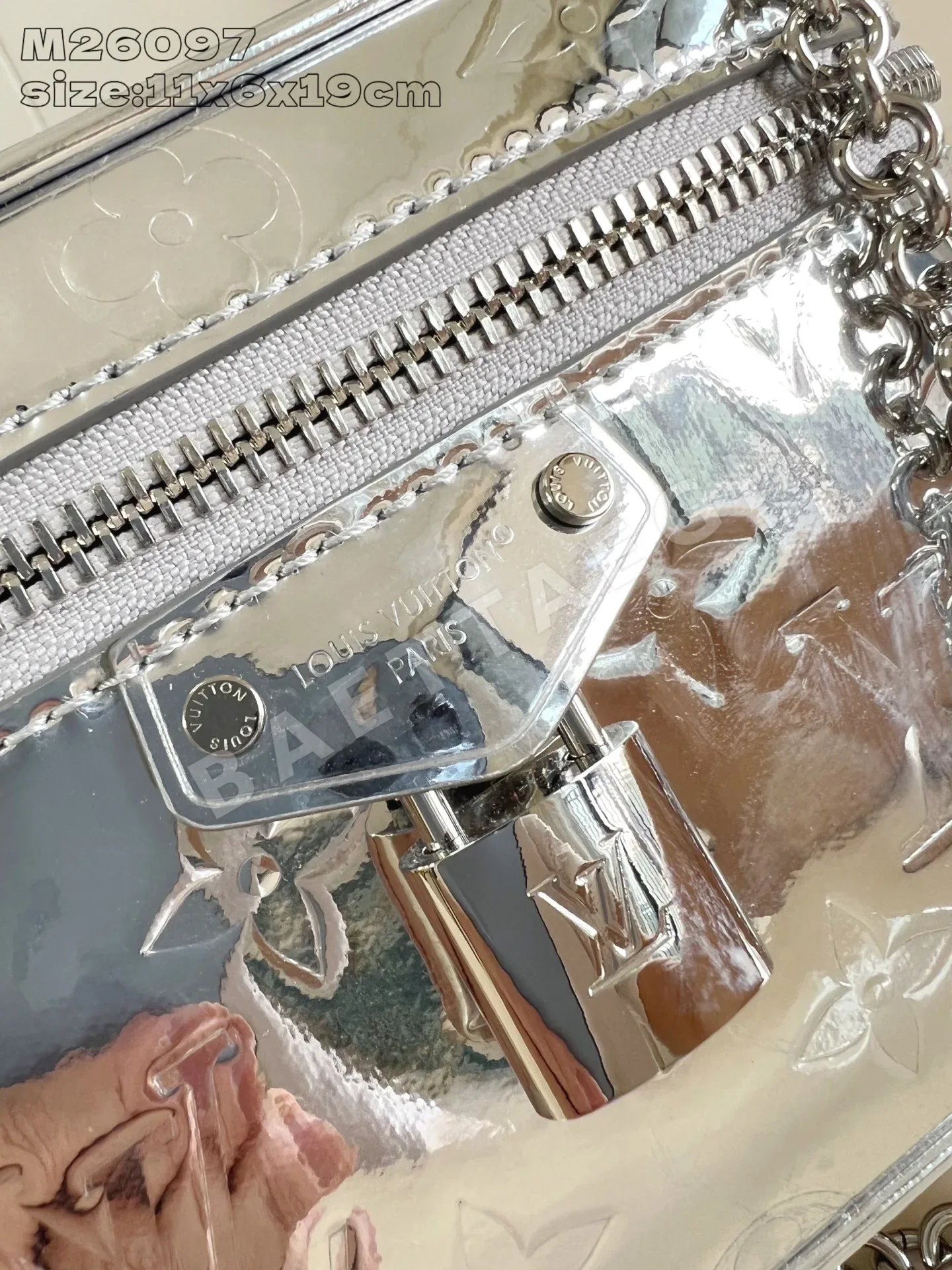 루이비통 베니티 체인 파우치 M26097 상세 이미지 2
