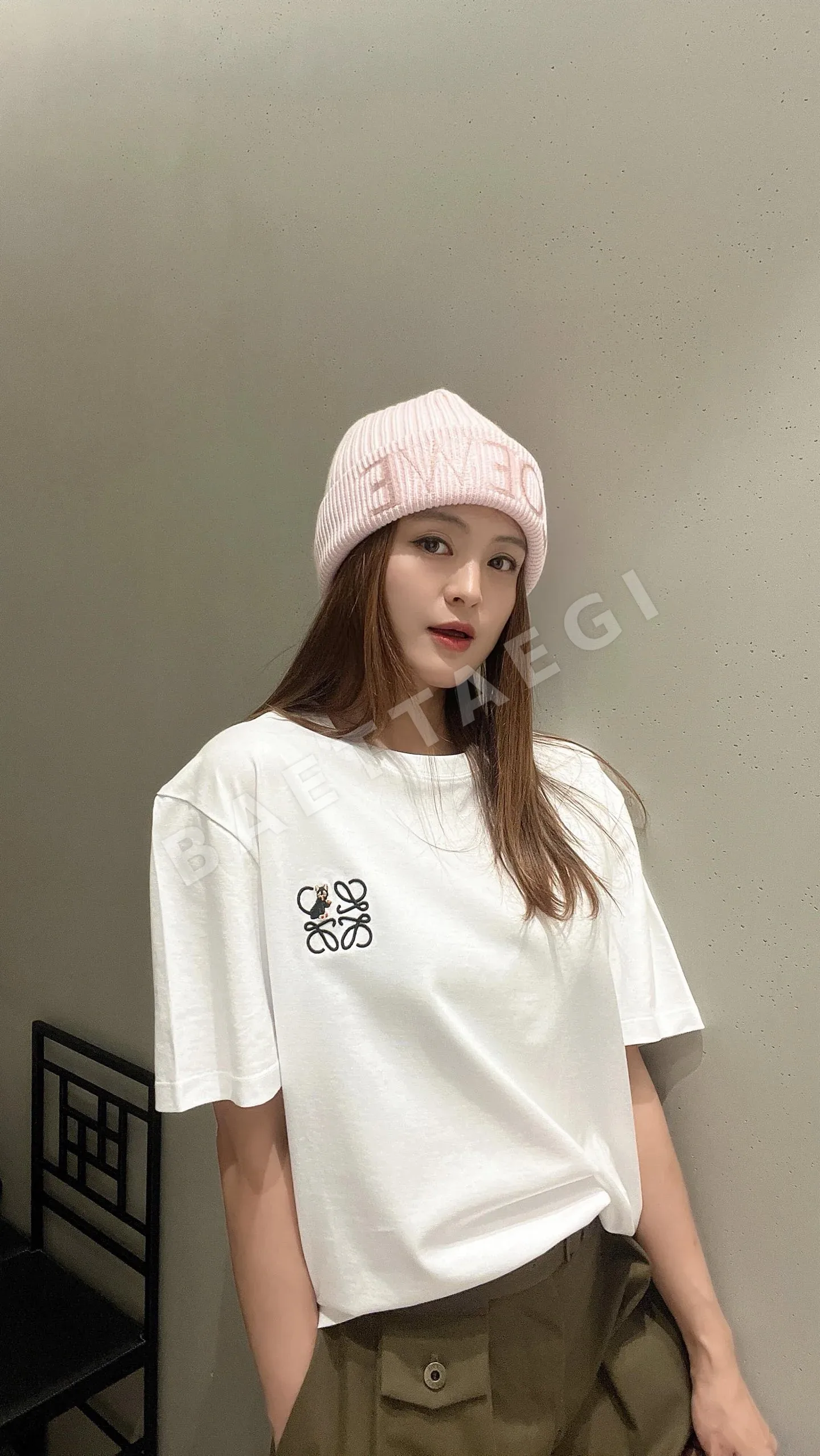 로에베 고양이 자수 반팔 티셔츠 상세 이미지 4