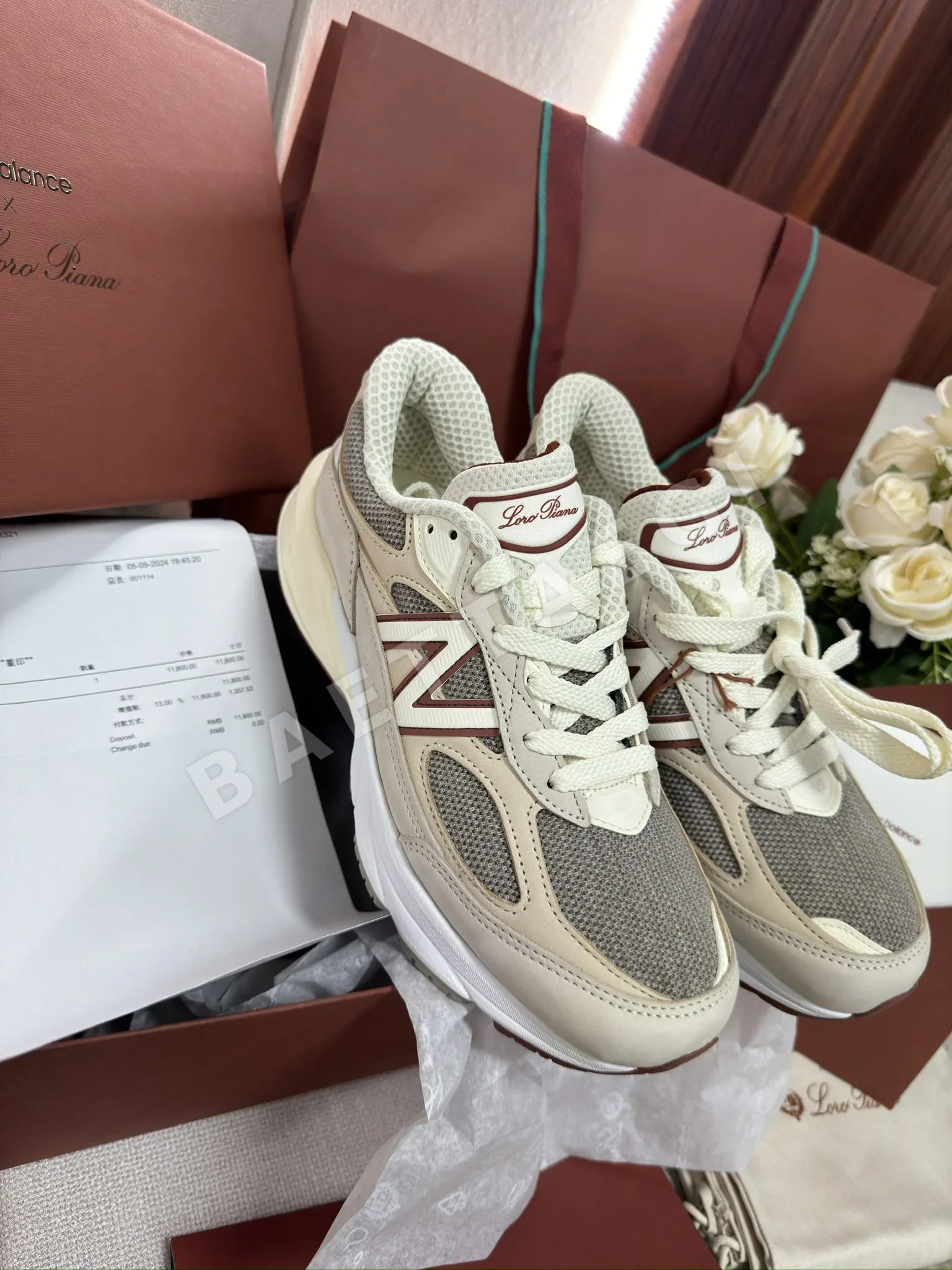 로로피아나 한정 콜라보레이션 스니커즈 상세 이미지 2