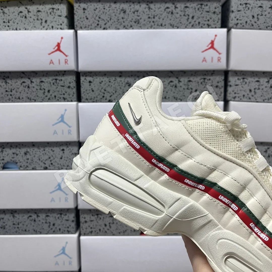 나이키 [KZ2.0] 에어 맥스 95 SP IB4453-100 201214 Nike Air Max 95 SP Undefeated Sail 상세 이미지 8