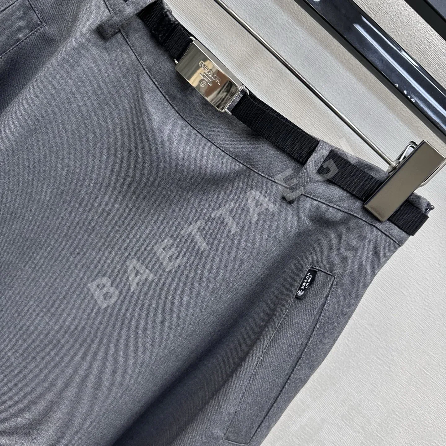 프라다 메탈릭 벨트 하이웨스트 미디 스커트 상세 이미지 3
