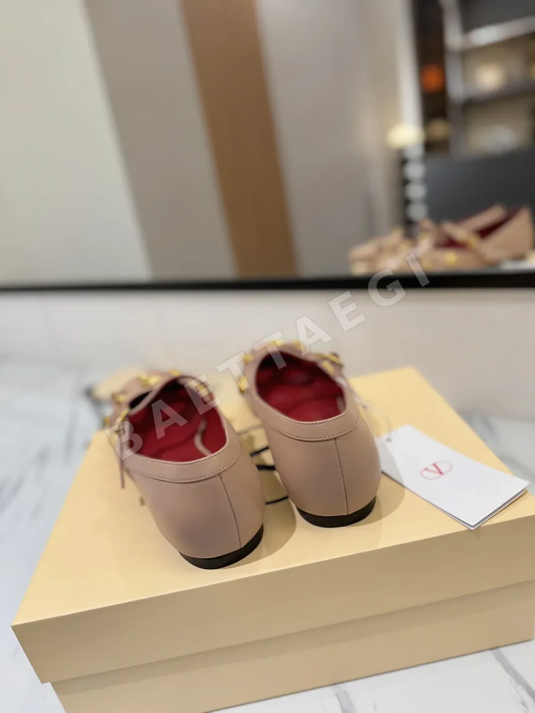 발렌티노 스터드 가죽 발레 슈즈 상세 이미지 8