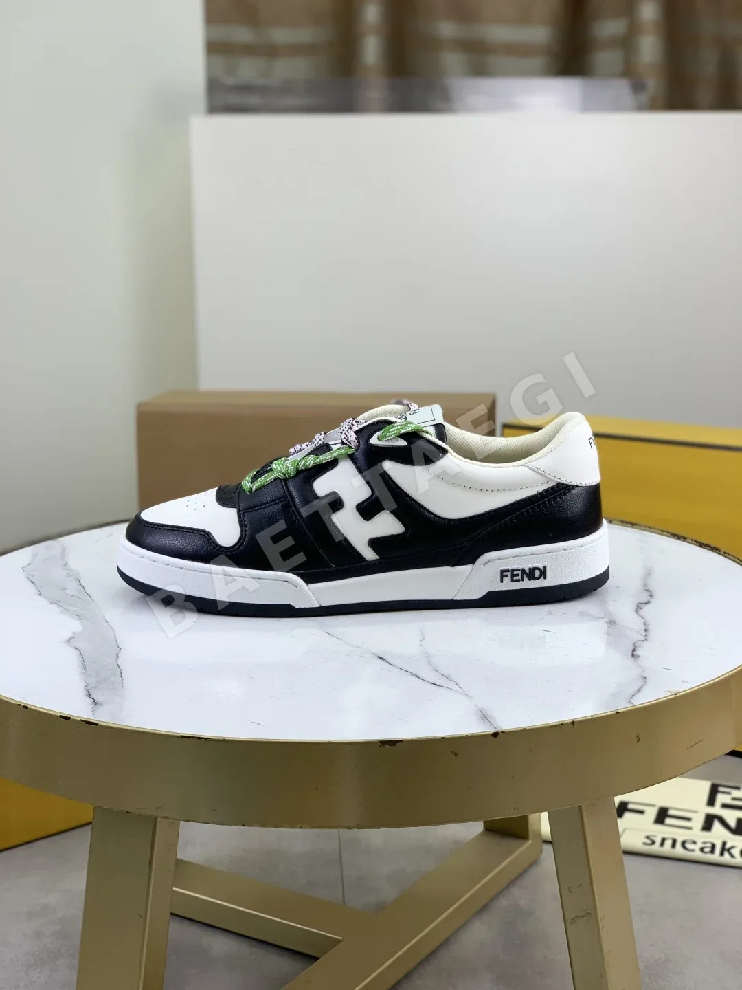 펜디 로고 물결 밑창 스니커즈 상세 이미지 1