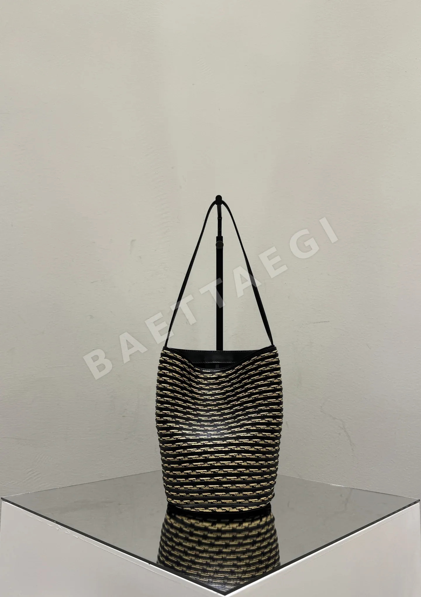 더로우 보우 라피아 토트백 상세 이미지 3