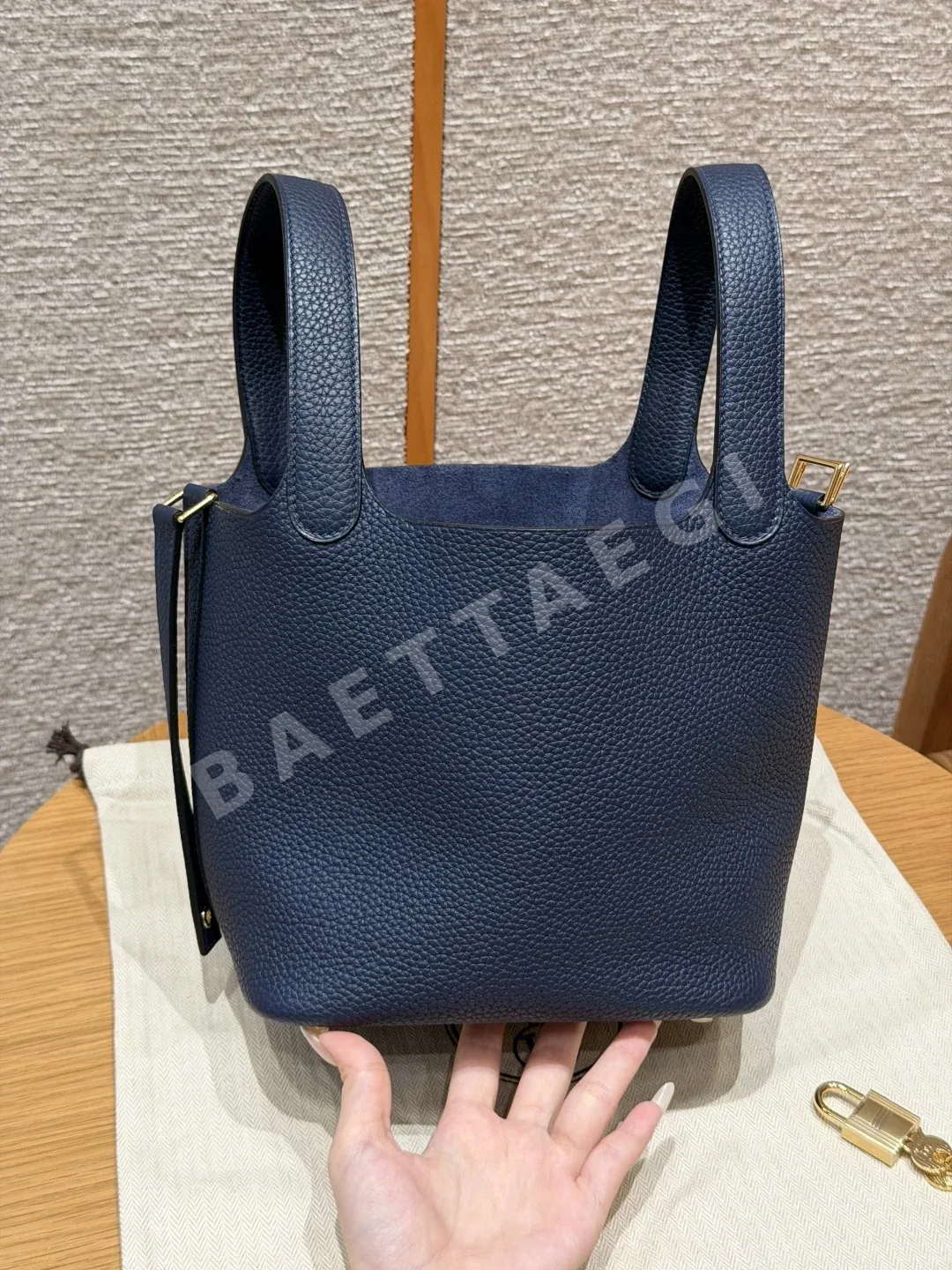 에르메스 피코탄 락 18 소가죽 가방 상세 이미지 4