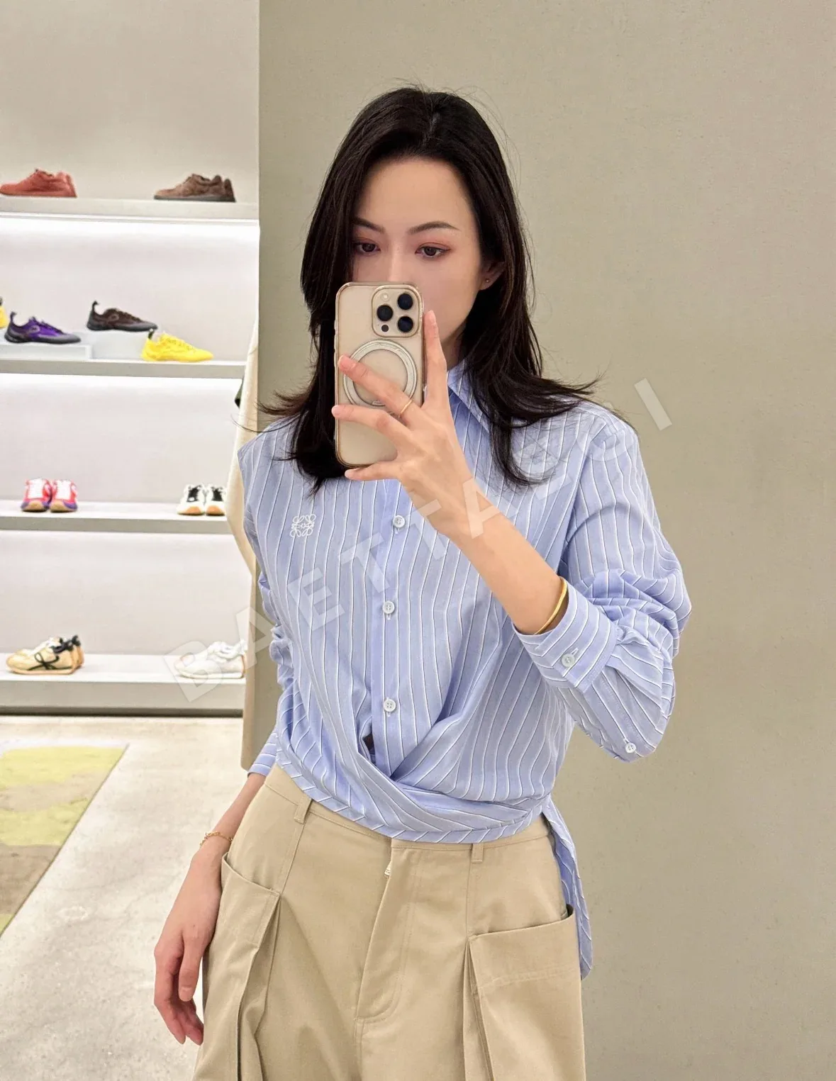 로에베 스트라이프 허리 셰이프 셔츠 상세 이미지 3