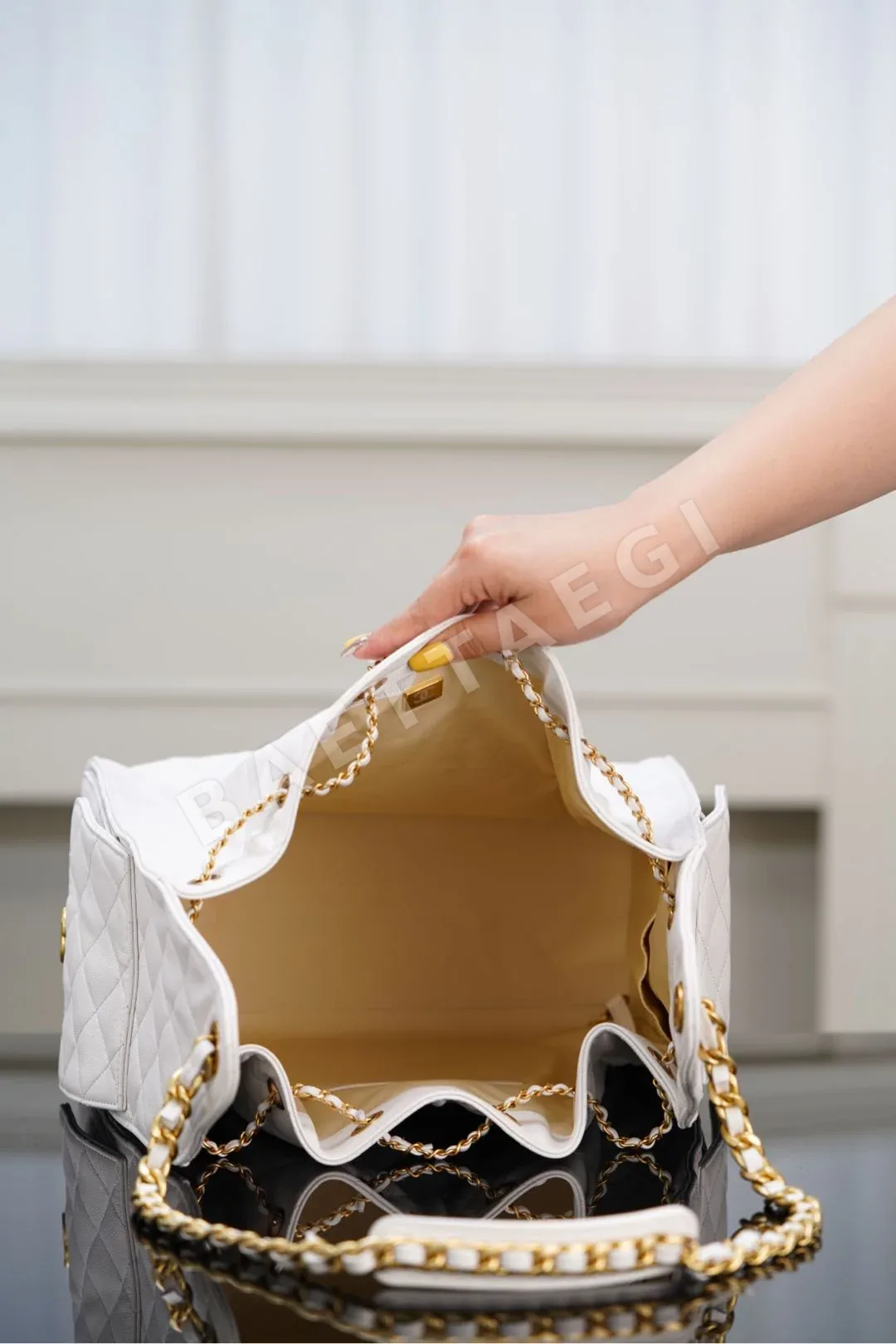 샤넬 25 캐비어 화이트 라지 버킷백 25백 상세 이미지 10