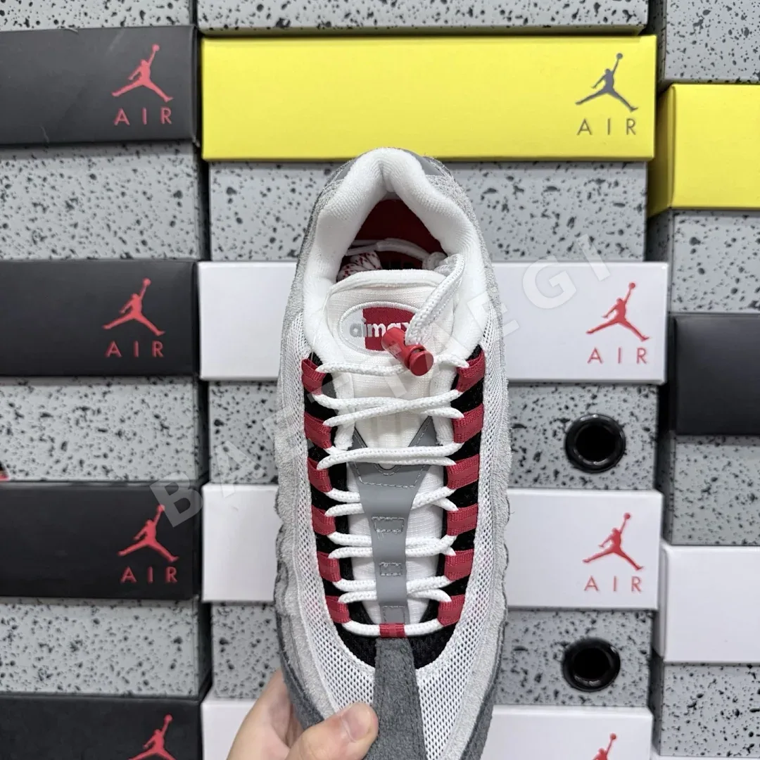 나이키 [KZ2.0] 에어 맥스 95 SP IB4523-003 201337 Nike Air Max 95 SP Undefeated Geo 상세 이미지 7