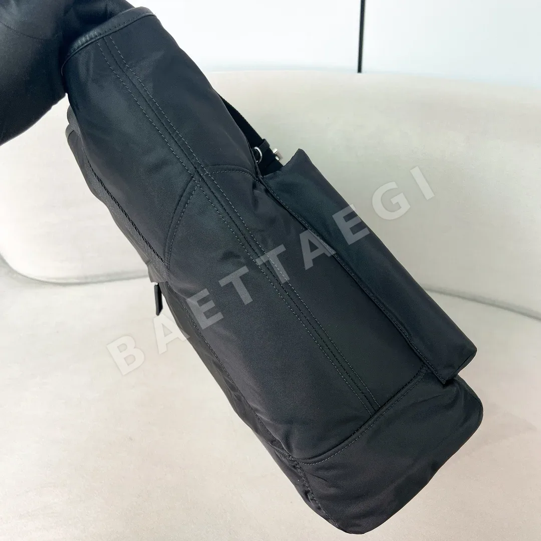 프라다 나일론 토트백 2VG120 상세 이미지 3