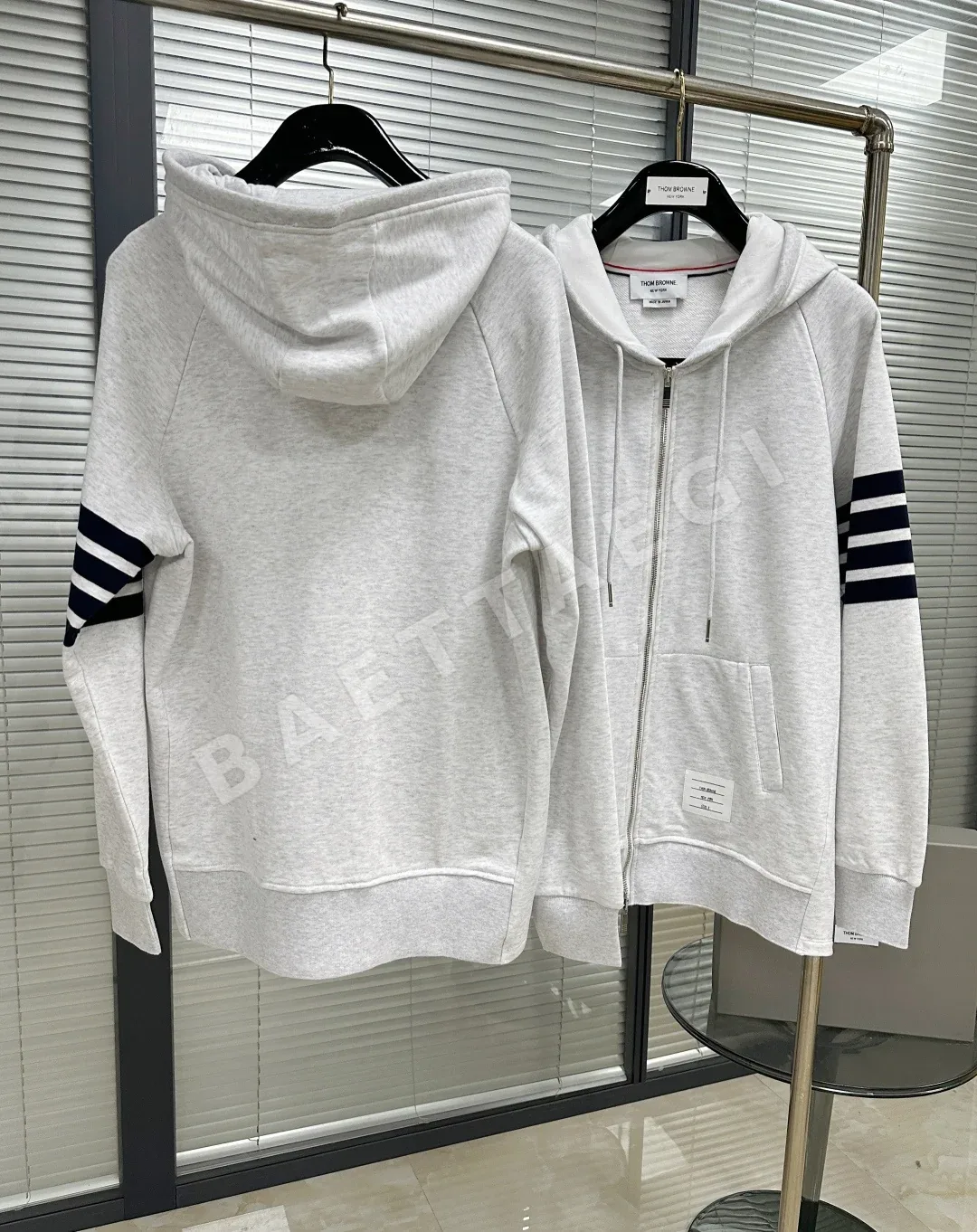 톰브라운 코팅 직조 후드 스웨트셔츠 여성 자켓 상세 이미지 4