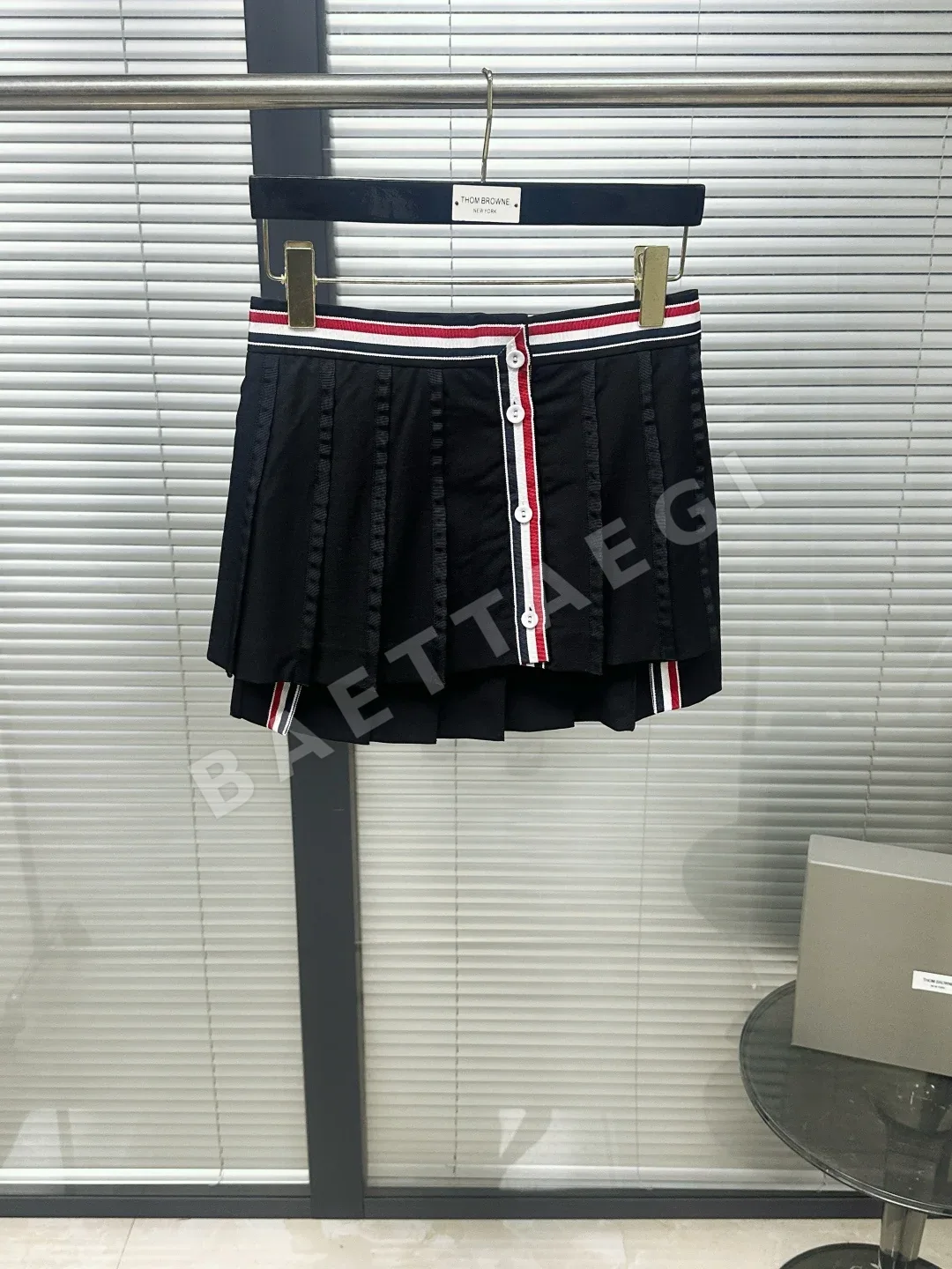 톰브라운 남성 울 플리츠 반바지 상세 이미지 2