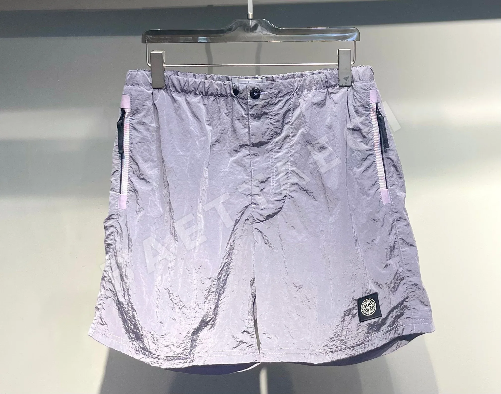 스톤아일랜드 메탈릭 나일론 남성 반바지 상세 이미지 2