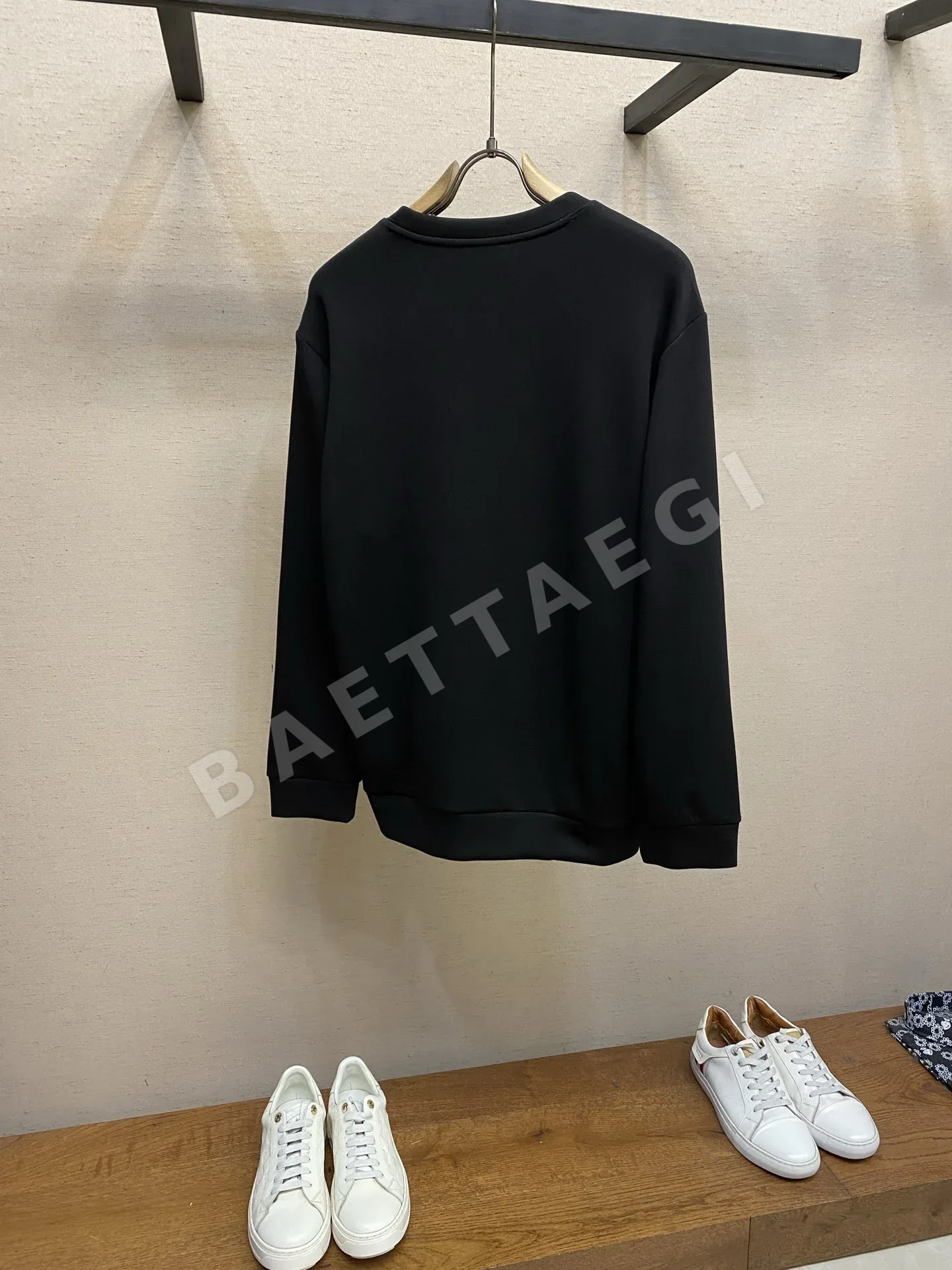셀린느 개선문 자수 크루넥 긴팔 티셔츠 상세 이미지 2